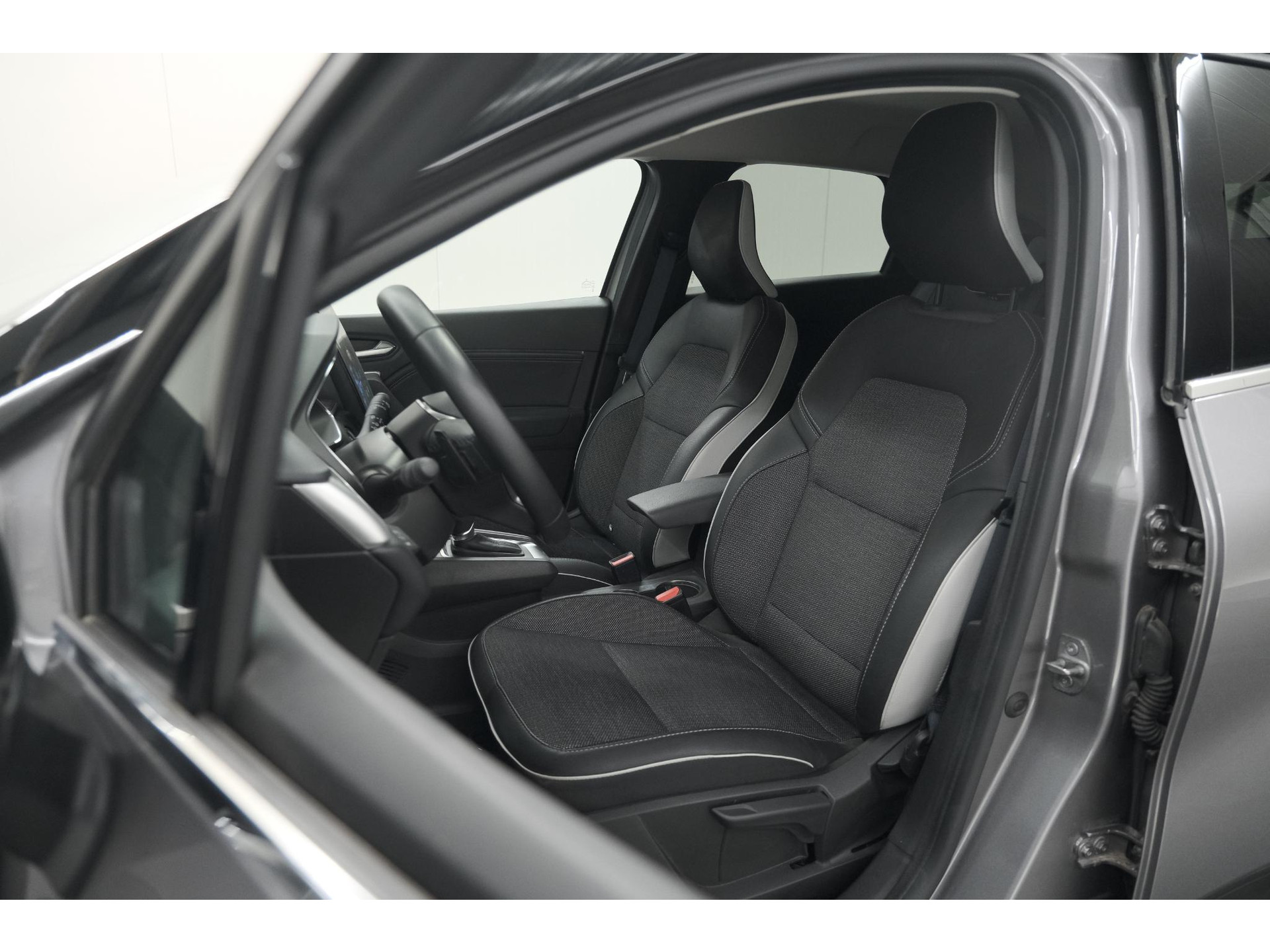 Renault Captur Mild Hybrid 140 EDC Techno | 360 Camera | 9.3 Inch Navigatie | Apple Carplay | 18 Inch Lichtmetalen Velgen