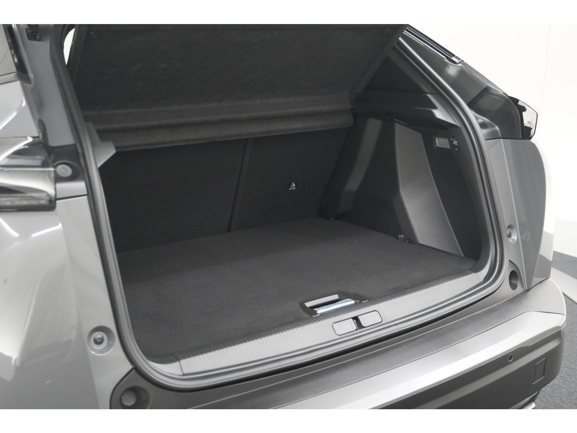 Peugeot 2008 Hybrid 136 e-DCS6 Allure | 360 Camera | Adaptieve Cruise Control | Dodehoekdetectie | Apple Carplay