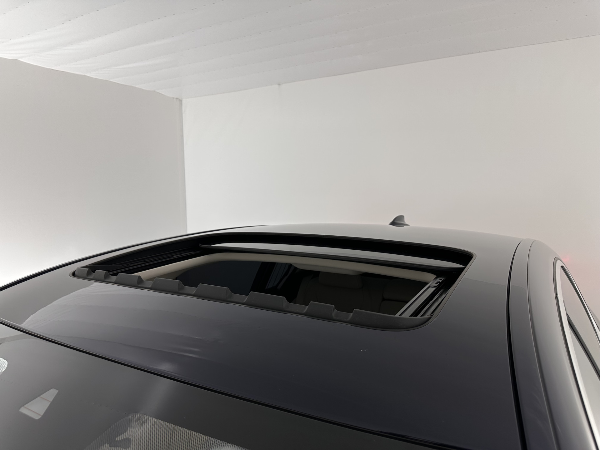 BMW 7-serie 745Le (Plug-in) (INCL-BTW) *PANO | LEATHER | FULL-LED | HEAD-UP | BLINDSPOT | MEMORY-PACK | DIGI-COCKPIT | KEYLESS | DAB+ | CAMERA | HEATED-COMFORTSEATS | AMBIENTLIGHT | CARPLAY | SHIFTPADDLES | 18''ALU*