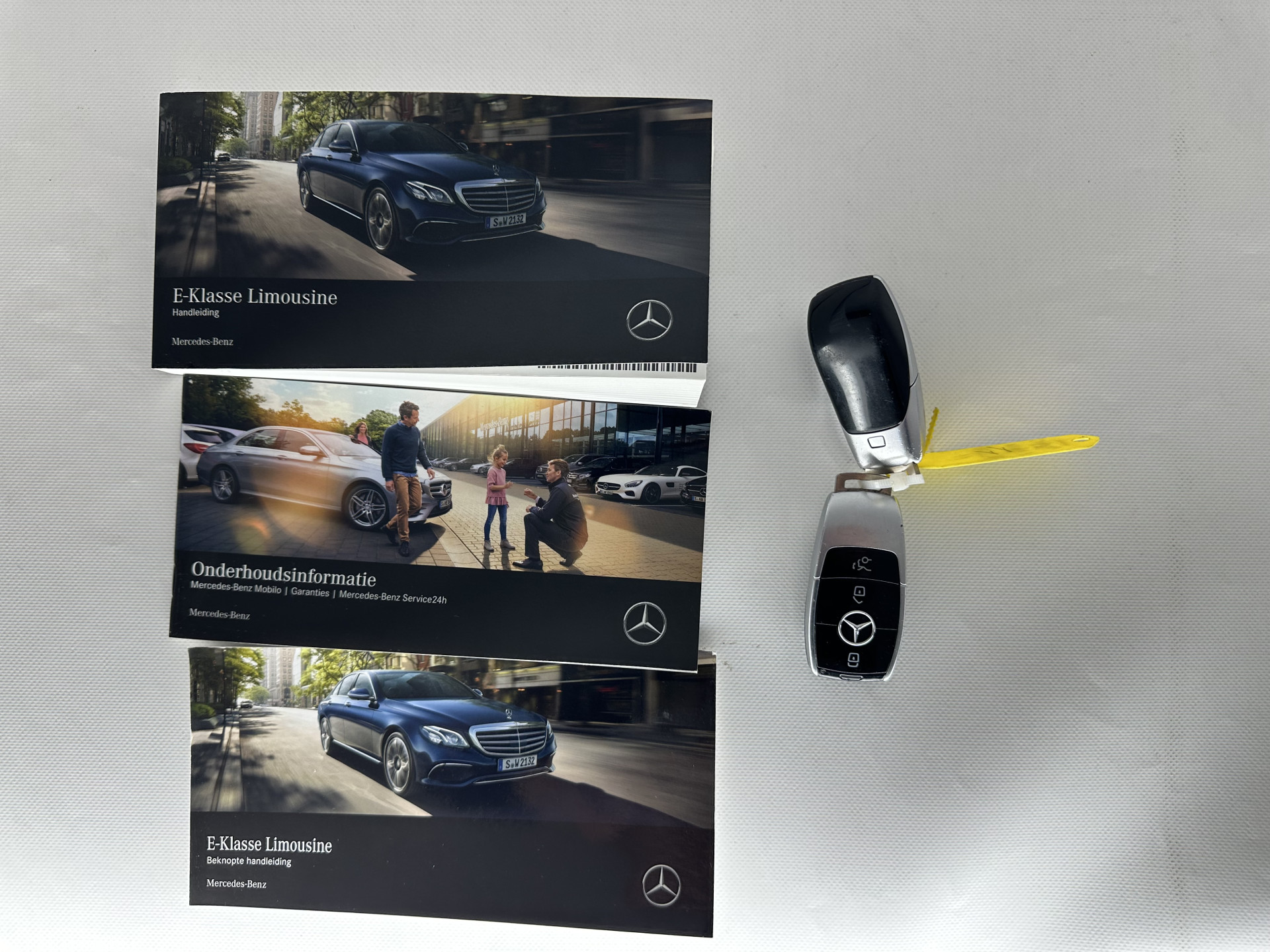 Mercedes-Benz E-klasse 220 d AMG-Line (INCL-BTW ) Aut. *PANO | FULL-LED | LEATHER-MICROFIBRE | WIDE-SCREEN-DIGI-COCKPIT | NAVI-FULLMAP | AMBIENT-LIGHT | HEATED-SPORTSEATS | ECC | SHIFT-PADLLES | PDC | CRUISE | 19"ALU*