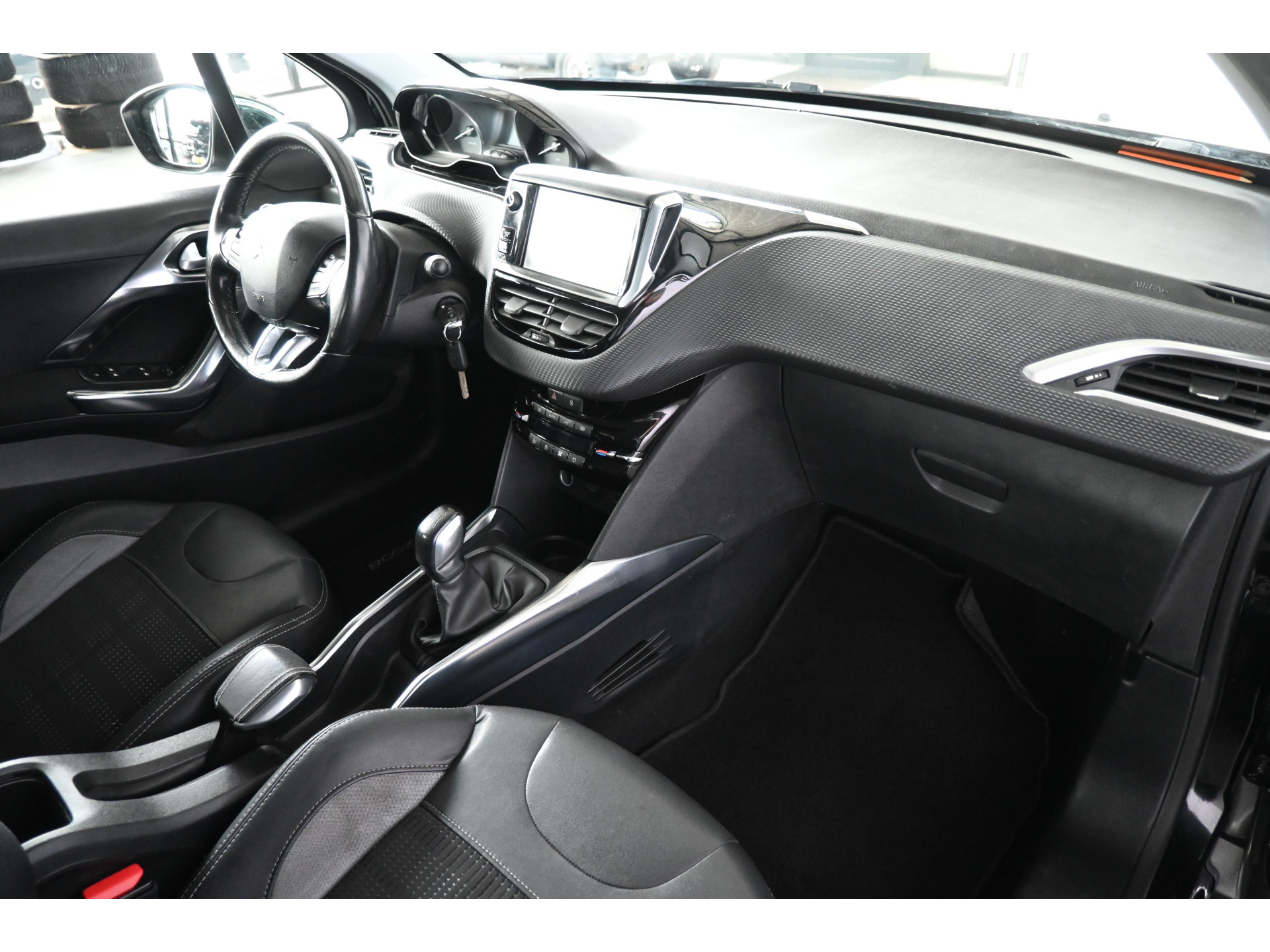 Peugeot 2008 1.6 e-HDi Blue Lease Executive Nap! Clima Navigatie Cruise control Lichtmetaal 100% Onderhouden! Inruil Mogelijk!