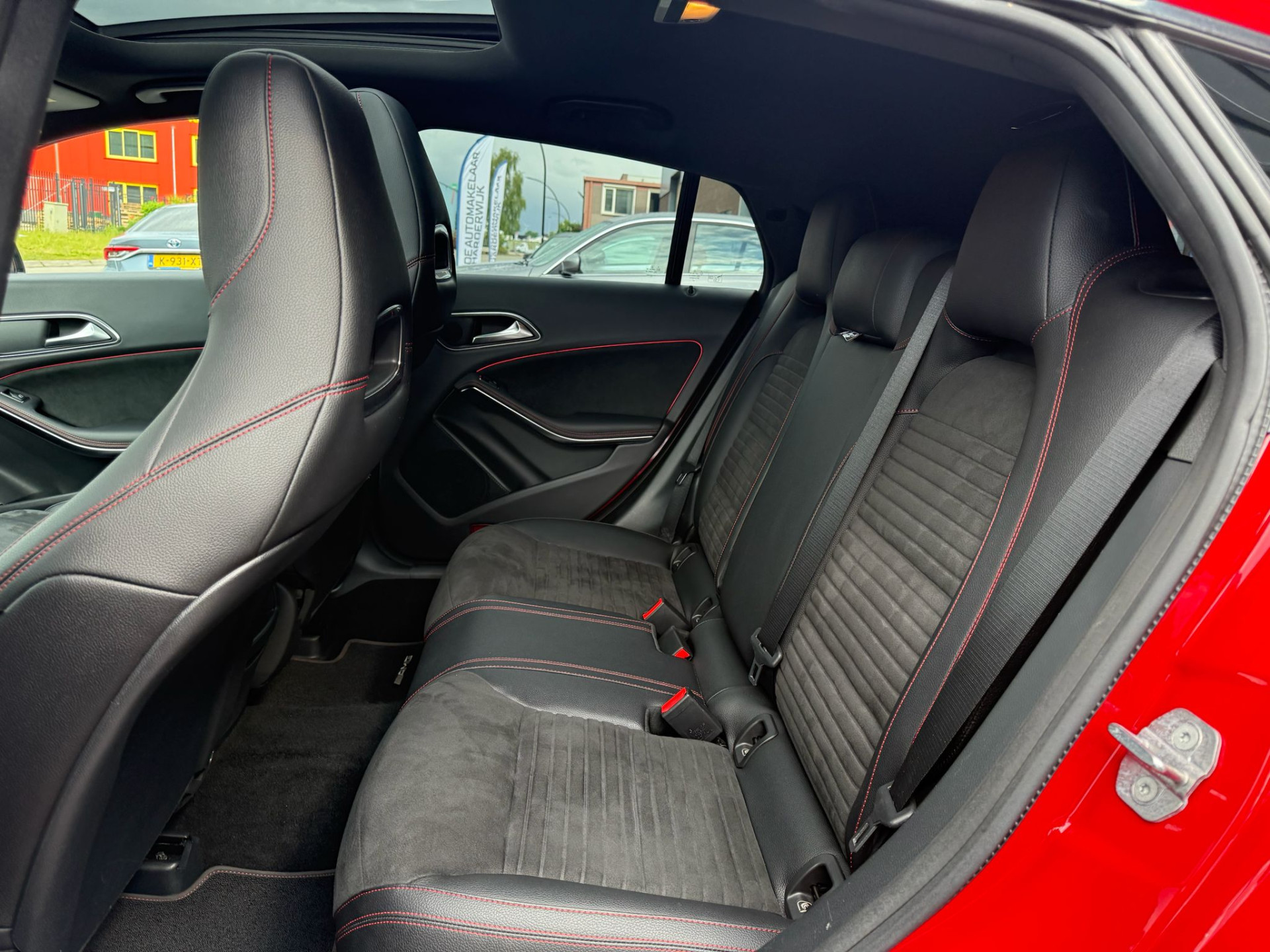 Mercedes-Benz CLA-klasse Shooting Brake 180 | 3/6/12MND GARANTIE| NAVI | PANO DAK | NAVI | CAMERA |