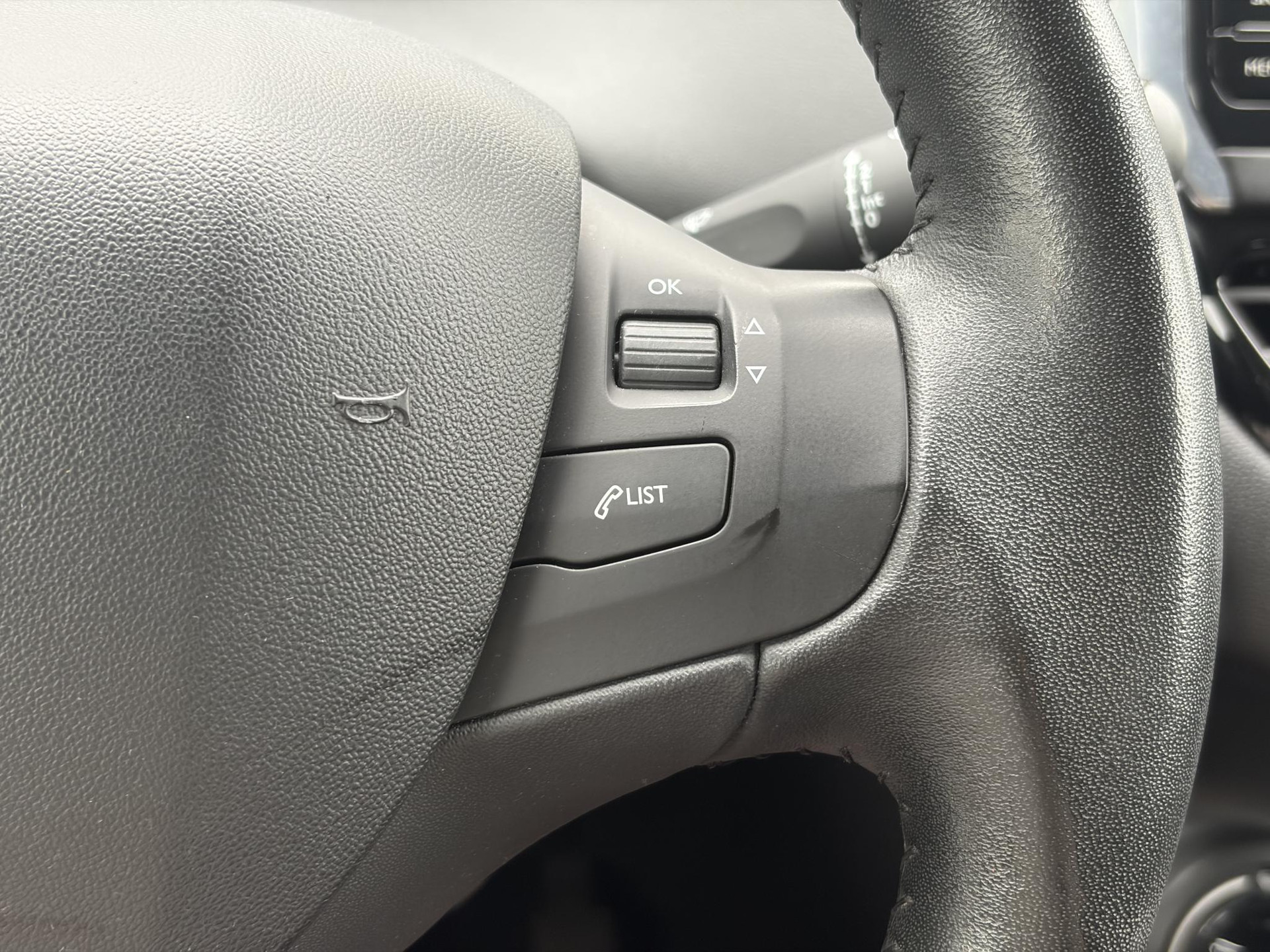 Peugeot 208 1.2 PureTech Style ✓D-riem vv in 2024✓1 Eigenaar✓Navi✓Airco✓Cruise✓Lm velgen✓5 Deurs✓N.A.P✓Apk tot 10-2027