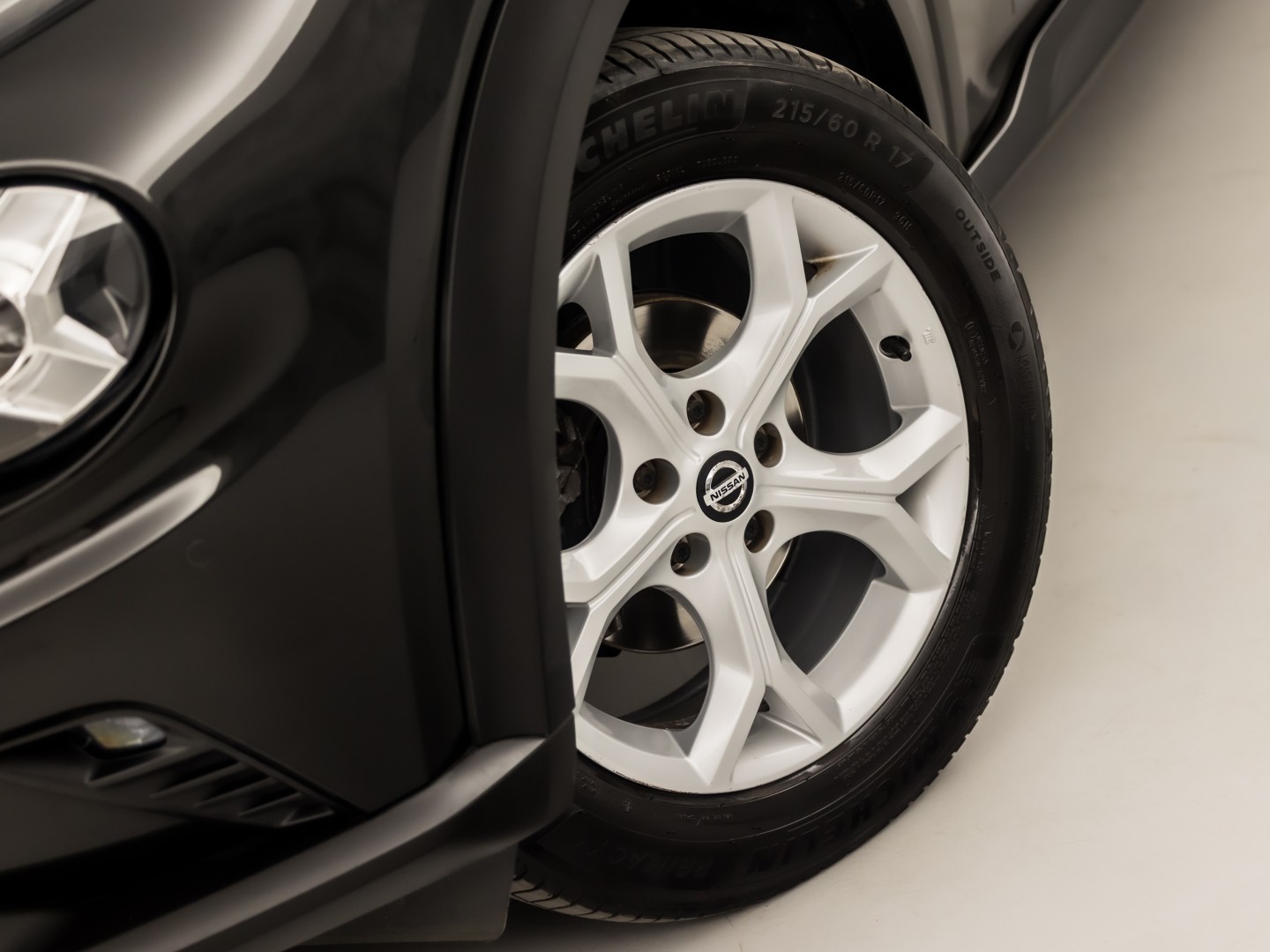 Nissan Juke 1.0 DIG-T N-Connecta Black Sport (APPLE CARPLAY, NAVIGATIE, CLIMATE, CAMERA, SPORTSTOELEN, GETINT GLAS, CRUISE, NIEUWSTAAT)