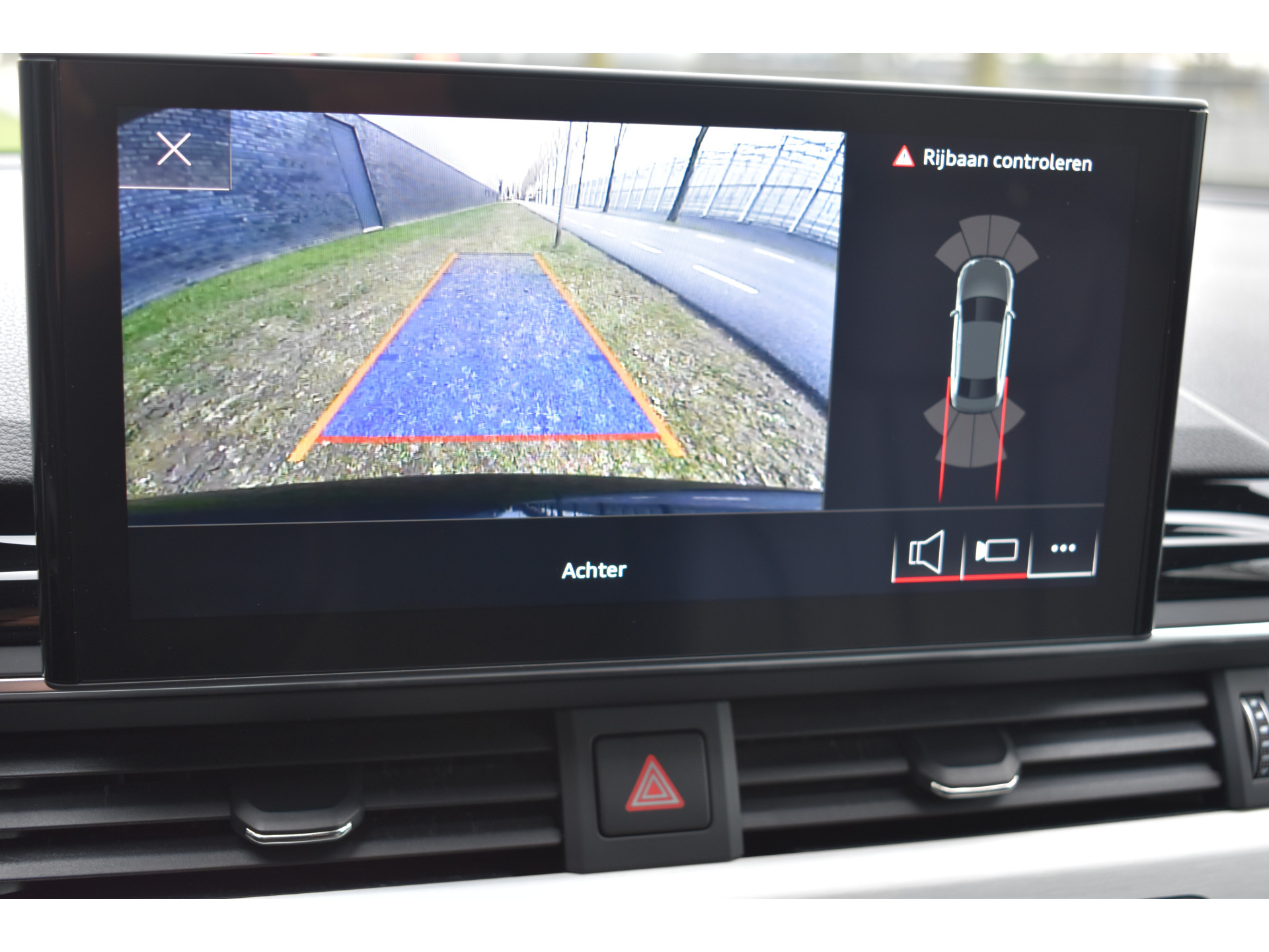 Audi A4 Limousine 35 TFSI S-line 2.0 Mild Hybrid S-line black-line Automaat Leder interieur