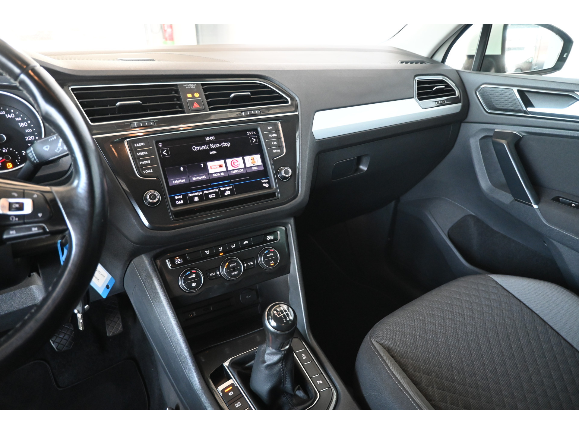 Volkswagen Tiguan 1.4 TSI Highline R-Line Clima Navigatie Carplay 1e Eigenaar Trekhaak Rijklaarprijs! Inruil Mogelijk!