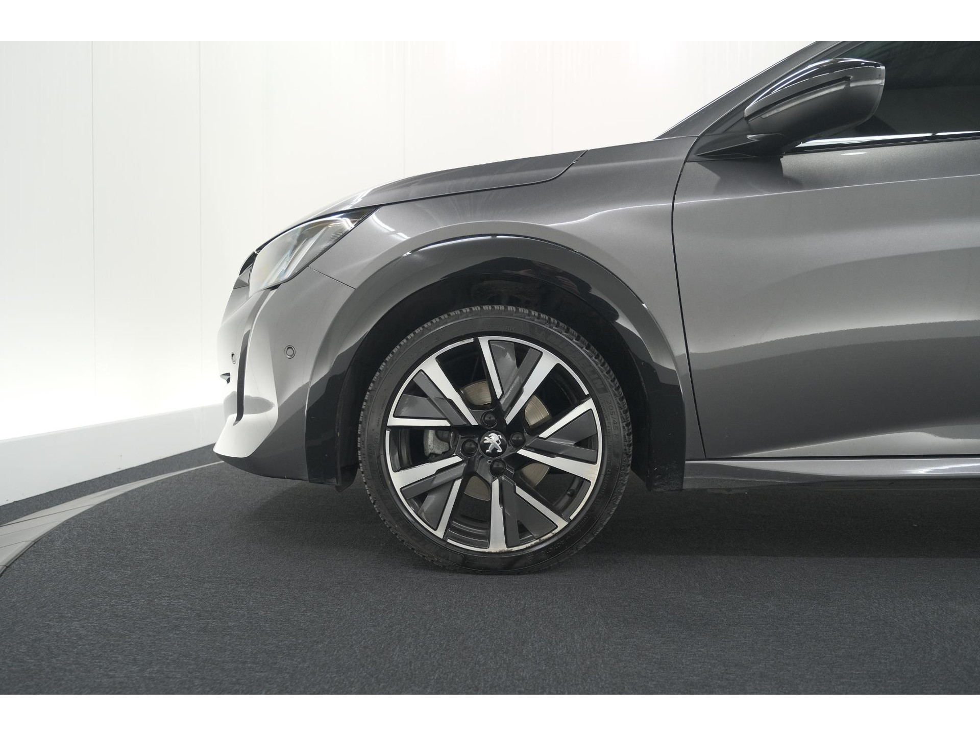 Peugeot 208 PureTech 100 EAT8 GT | Camera | Dodehoekdetectie | Navigatie | Apple Carplay