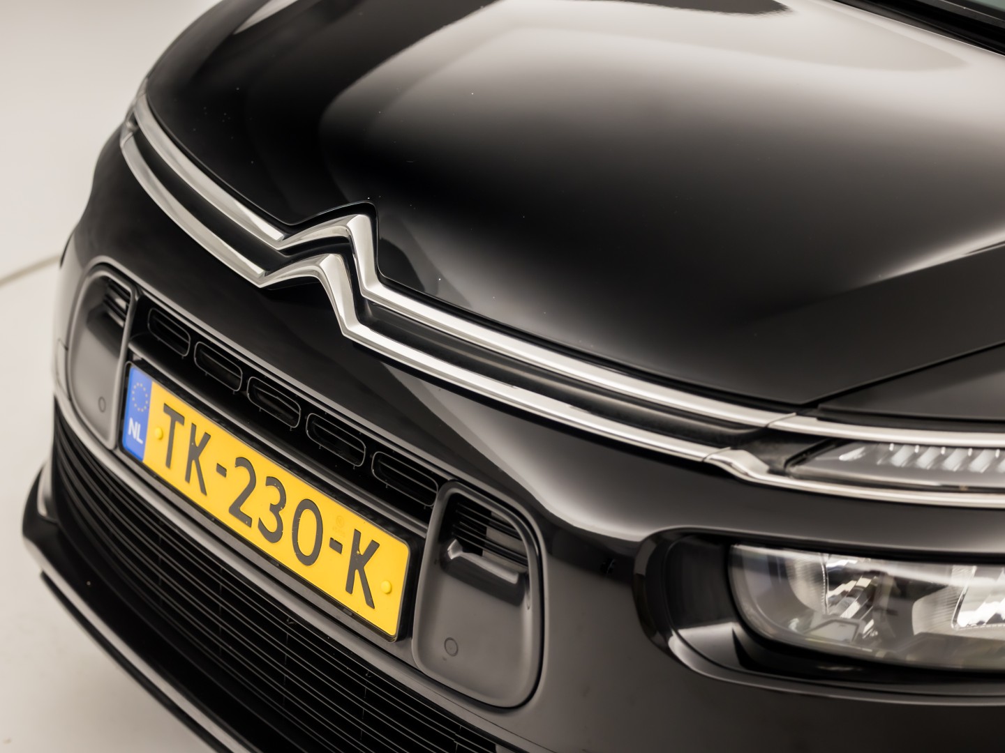 Citroën Grand C4 Spacetourer 1.2 PureTech Sport 7 Persoons Automaat 131Pk (APPLE CARPLAY, DB-RIEM VERVANGEN, GROOT NAVI, CAMERA, GETINT GLAS, TREKHAAK, NIEUWE APK, NIEUWSTAAT)