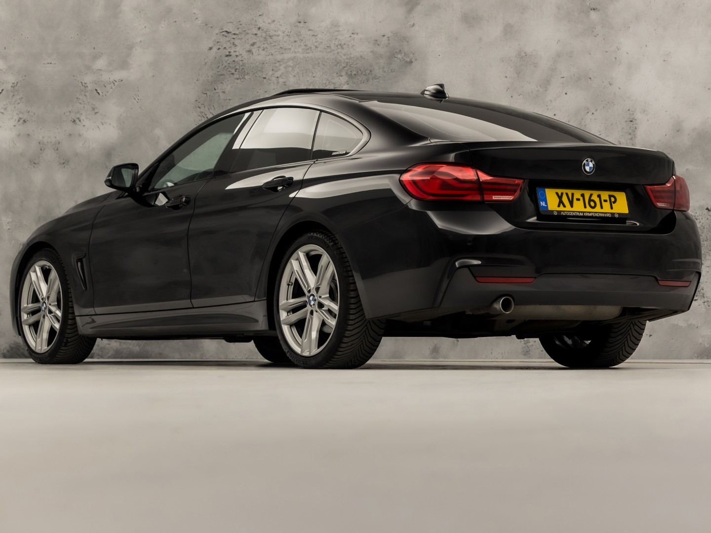BMW 4-serie Gran Coupé 418i M Sport Automaat (SCHUIFDAK, M PAKKET, GROOT NAVI, HARMAN/KARDON, STOELVERWARMING, GETINT GLAS, SPORTSTOELEN, PARKEERSENSOREN, NIEUWE APK, NIEUWSTAAT)