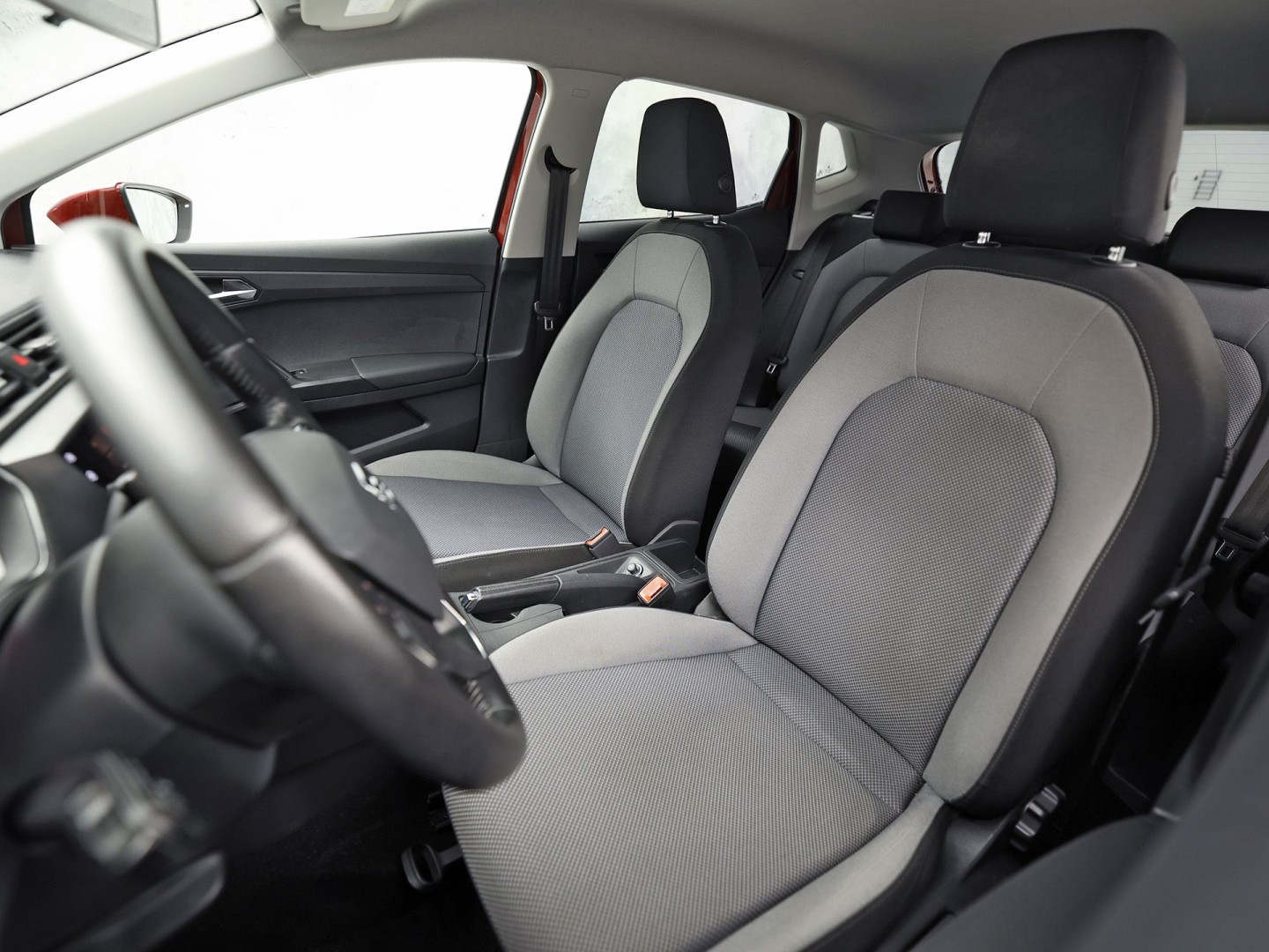 SEAT Ibiza 1.0 Sport (APPLE CARPLAY, GROOT NAVI, CLIMATE, GETINT GLAS, SPORTSTOELEN, LM VELGEN, CRUISE, NIEUWSTAAT)