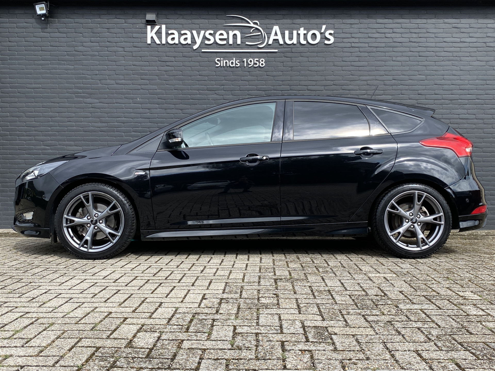 Ford Focus 1.5 ST-Line 150 pk | navigatie | cruise control | trekhaak | all season banden | carplay | parkeersensoren
