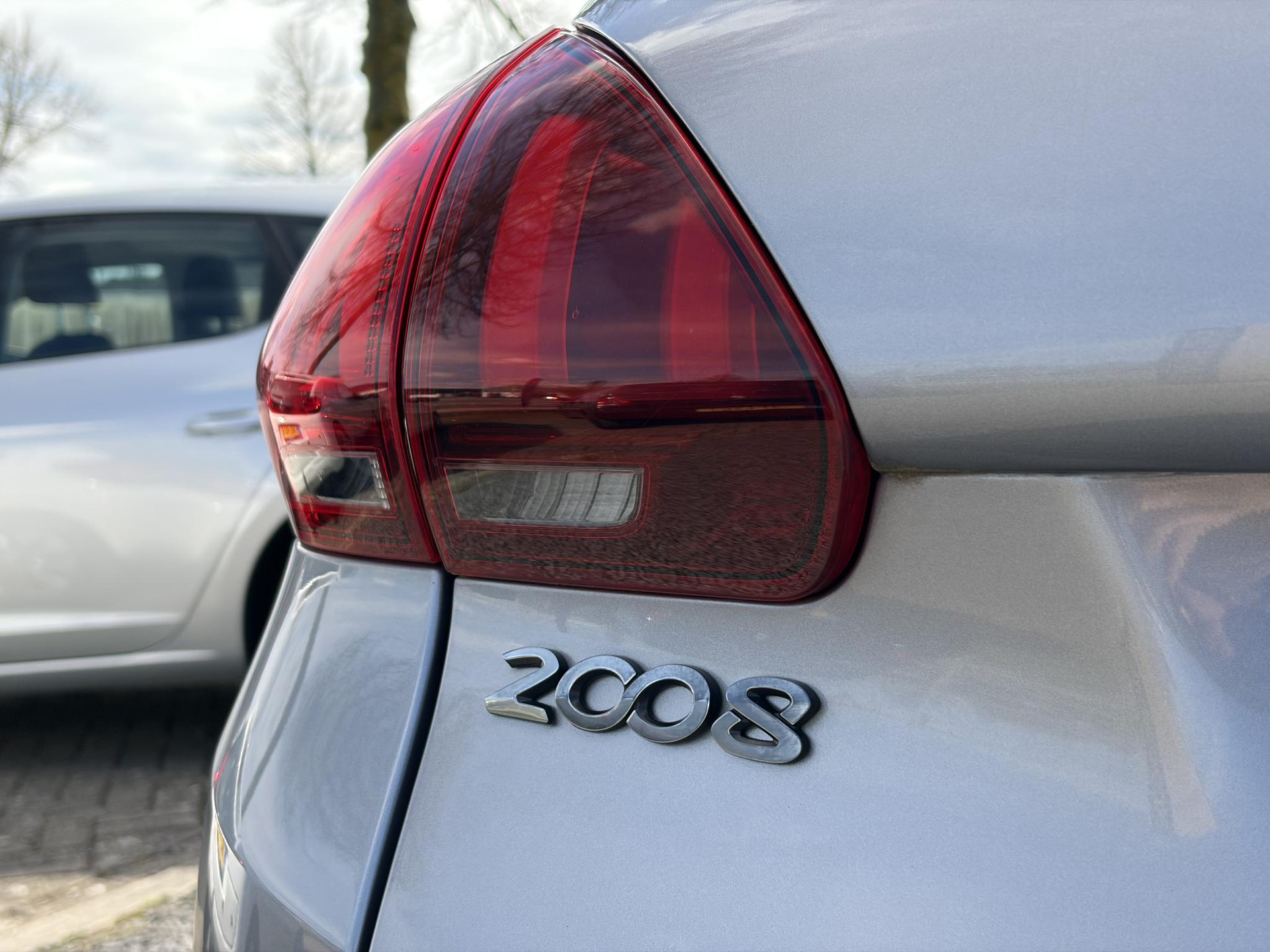 Peugeot 2008 1.2 PureTech Blue Lion 2e Eigenaar,Pano,Navi,Trekhaak,110pk,Dealer Onderhouden,Airco,Cruise,Pdc,Lm velgen,N.A.P,Recent beurt gehad,Apk tot 11-2026