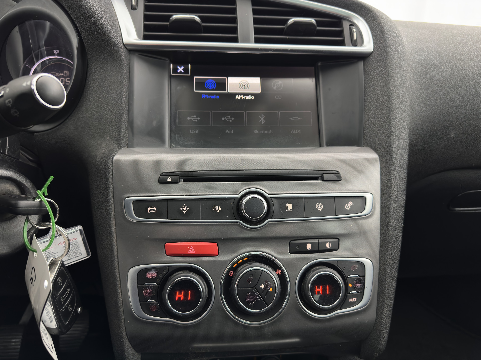 Citroën C4 1.6 BlueHDi Feel *PANO | SPORT-SEATS | PDC | PRIVACY-GLASS | ECC | CRUISE | TOWBAR*