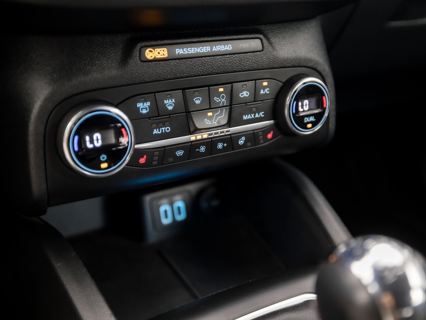 Ford Focus Wagon 1.0 EcoBoost ST Line Sport 125PK (APPLE CARPLAY, GROOT NAVI, STUUR/STOELVERWARMING, GETINT GLAS, CAMERA, ADAPTIVE CRUISE, SPORTSTOELEN, KEYLESS, LANE ASSIST, NIEUWSTAAT)