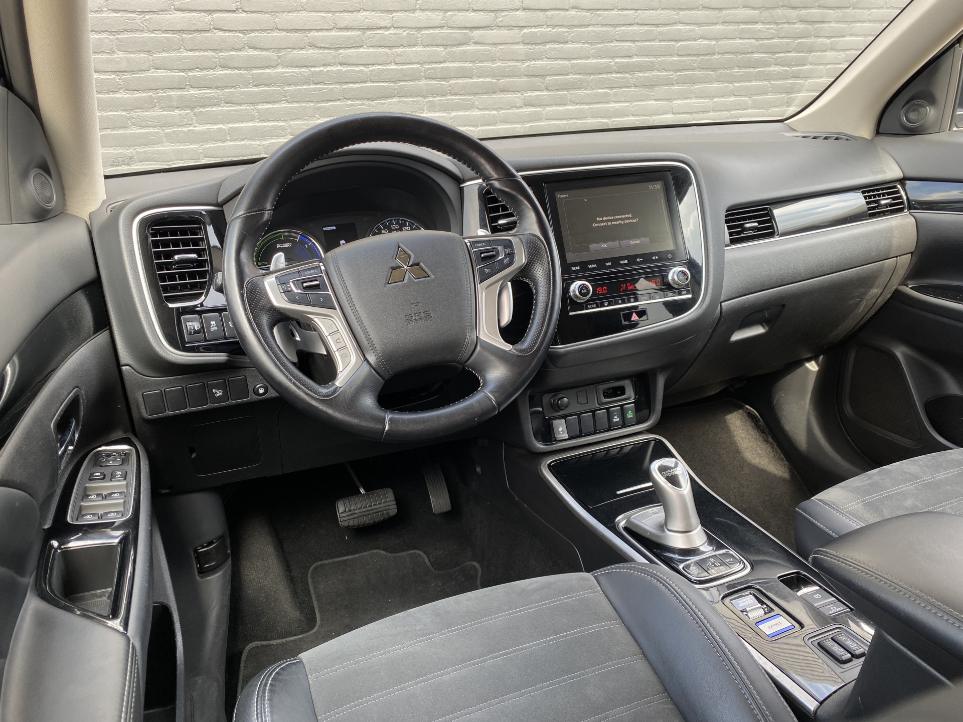 Mitsubishi Outlander 2.4 PHEV Intense+ 4WD 225 pk AUT. | 1e eigenaar | navigatie | trekhaak | elektr. v. stoel | carplay | alcantara