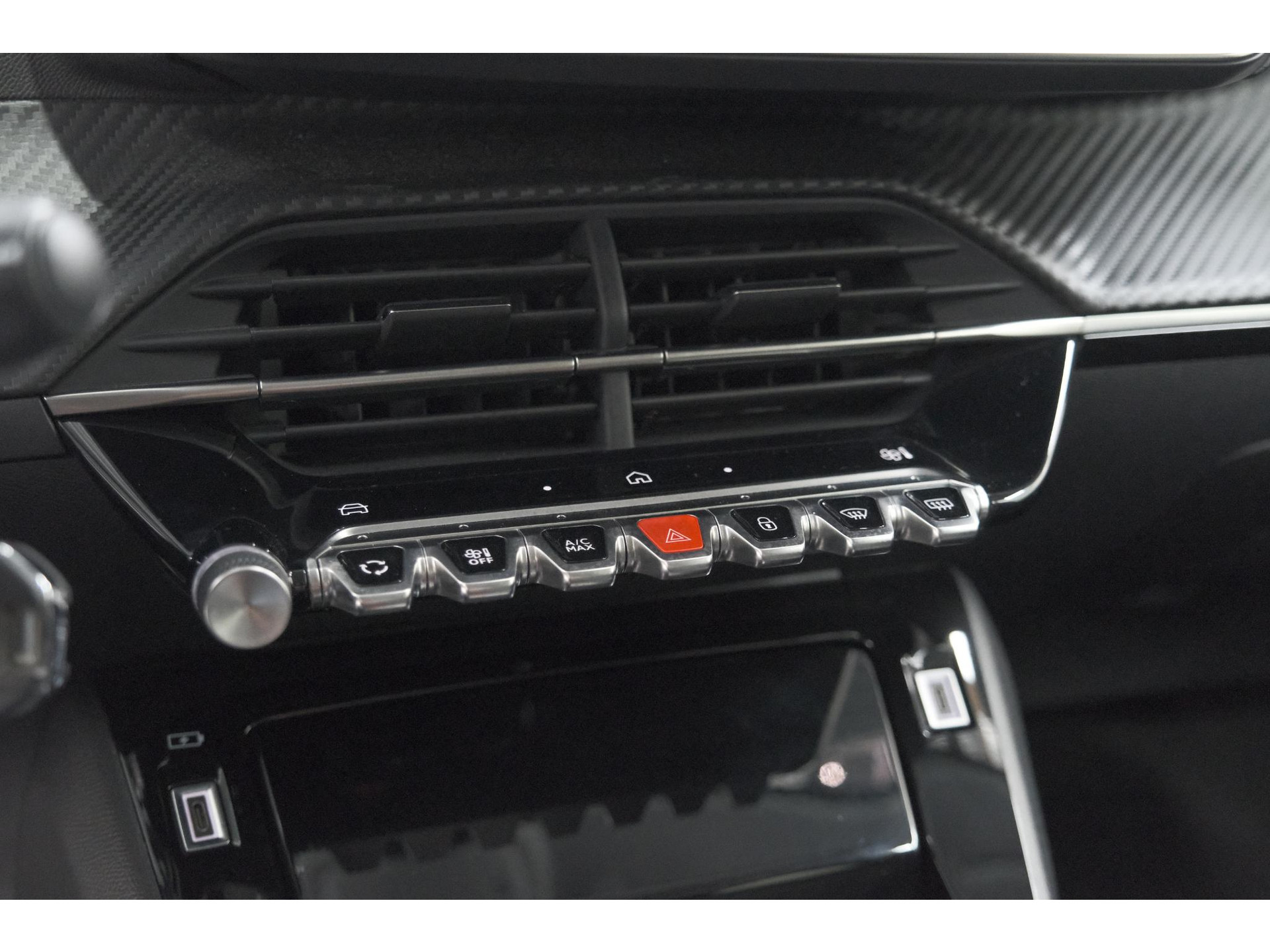 Peugeot 208 1.2 Hybrid 110 e-DCS6 Allure | Apple Carplay | Parkeersensoren Voor + Achter | Climate Control