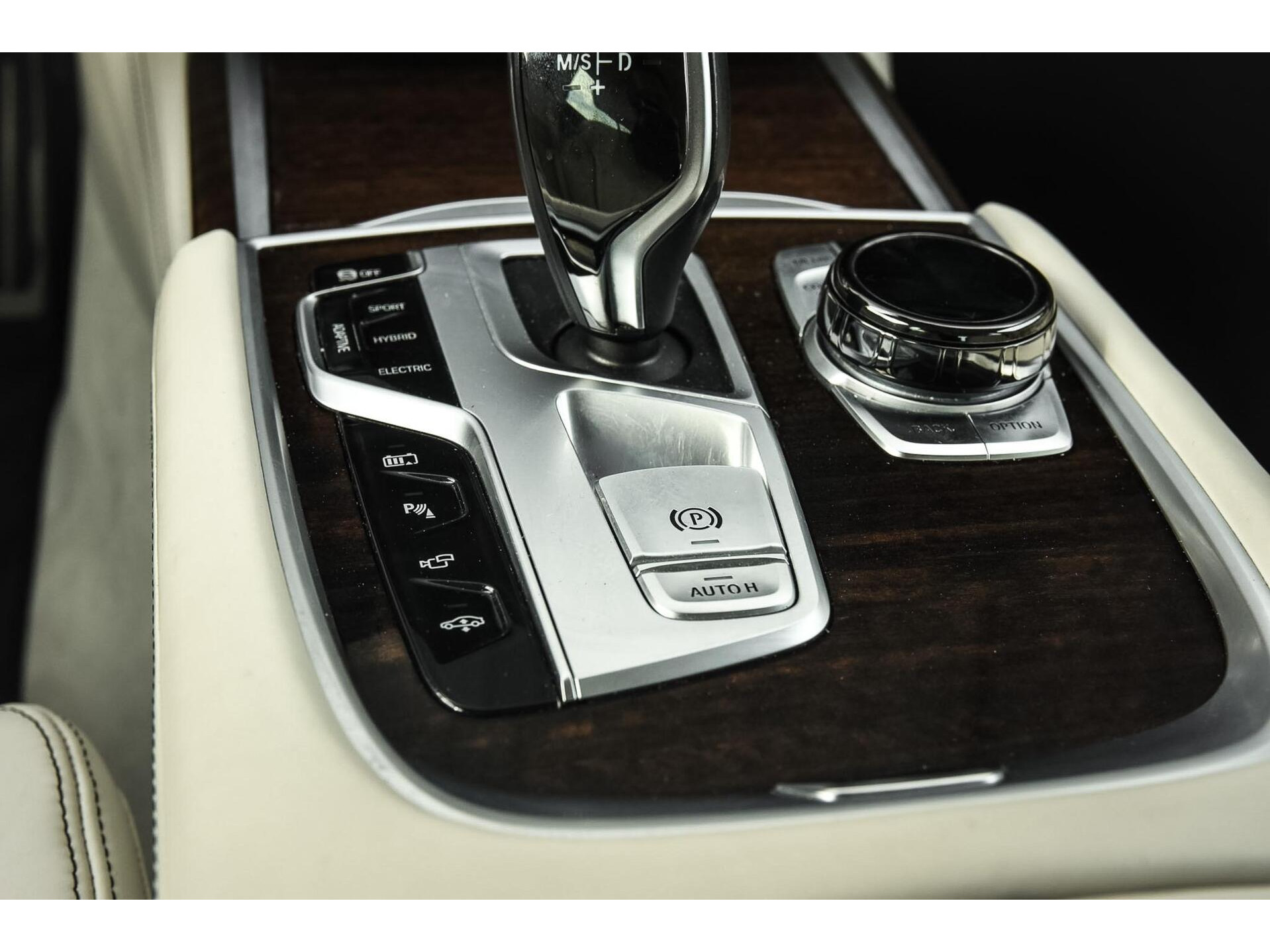 BMW 745Le High Executive | M Sport | Massage | Lounge