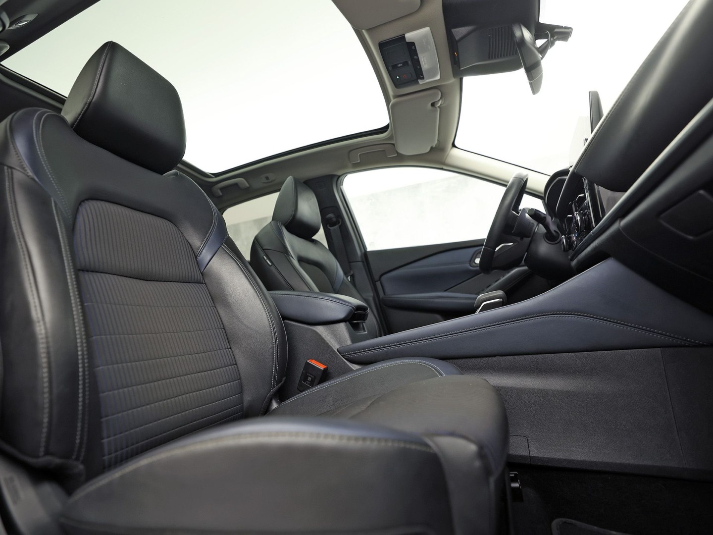 Nissan Qashqai 1.3 MHEV Xtronic Premiere Edition 158Pk Automaat (PANORAMADAK, VIRTUAL COCKPIT, APPLE CARPLAY, GROOT NAVI, 360 CAMERA, LEDER, SPORTSTOELEN, STOELVERWARMING, GETINT GLAS, ADAPTIVE CRUISE, NIEUWSTAAT)