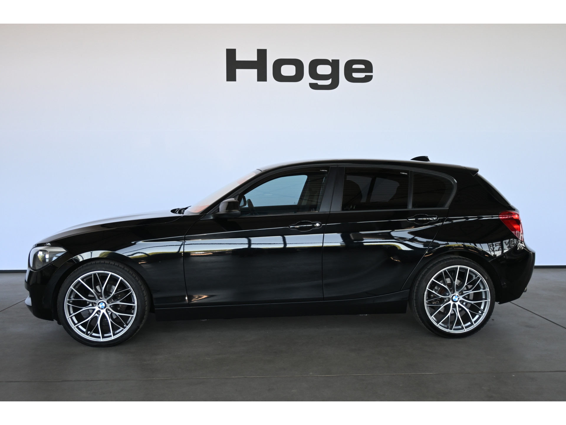 BMW 1-serie 116i Business+ Clima Cruise control Navigatie Xenon Stoelverwarming Inruil Mogelijk!