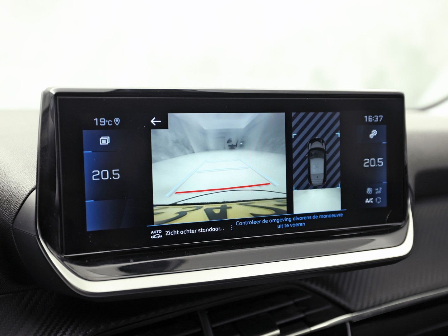 Peugeot 208 1.2 PureTech Allure Pack Automaat (VIRTUAL COCKPIT, BLACK PACK, APPLE CARPLAY, GROOT NAVI, 360 CAMERA, SPORTSTOELEN, GETINT GLAS, LM VELGEN, NIEUWSTAAT)