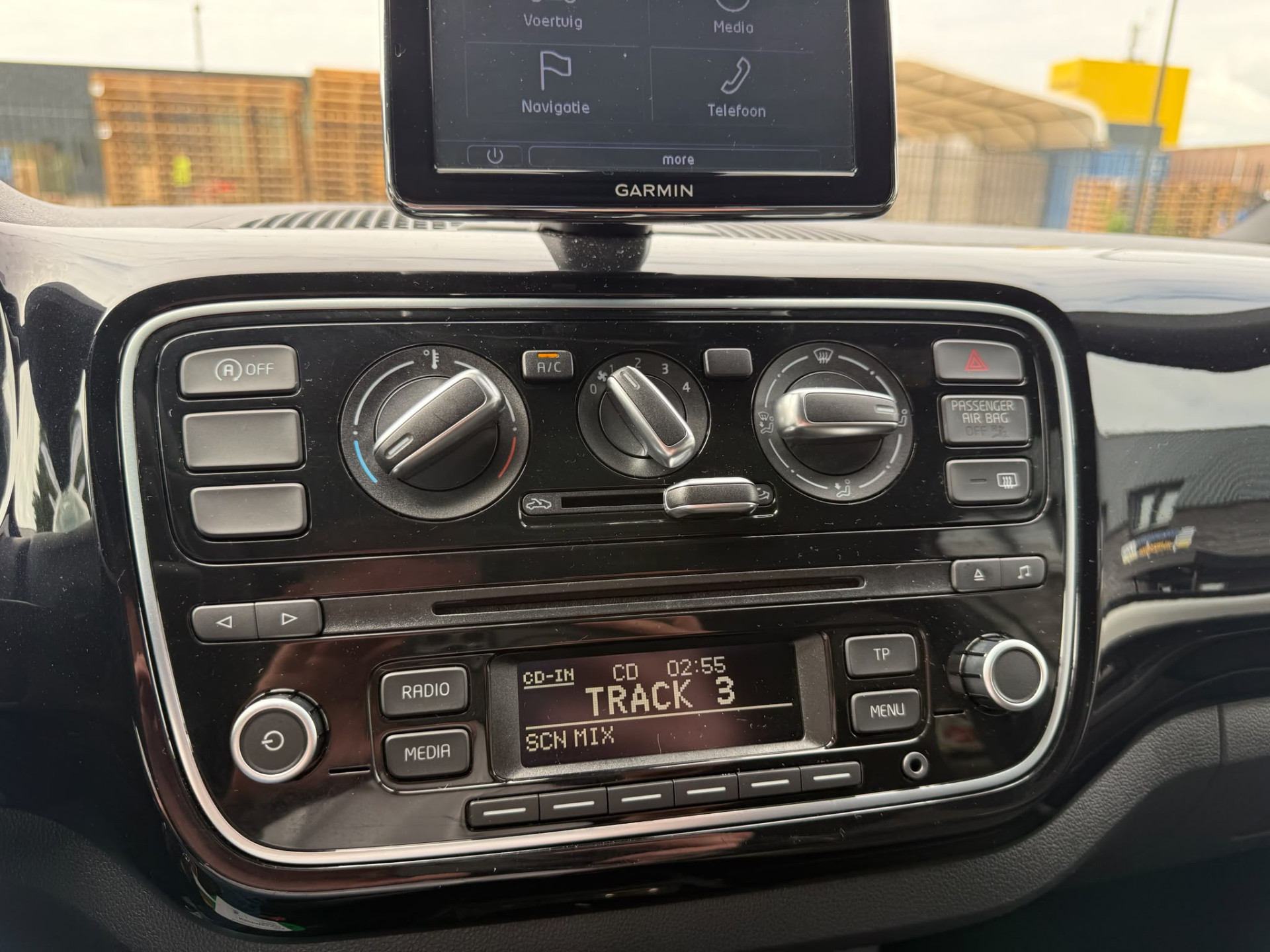 Volkswagen Up! 1.0 high up! BlueMotion | 2E EIGENAAR | 3/6/12MND GARANTIE | PANO | CRUISE | AIRCO | NAVI | FENDER AUDIO |
