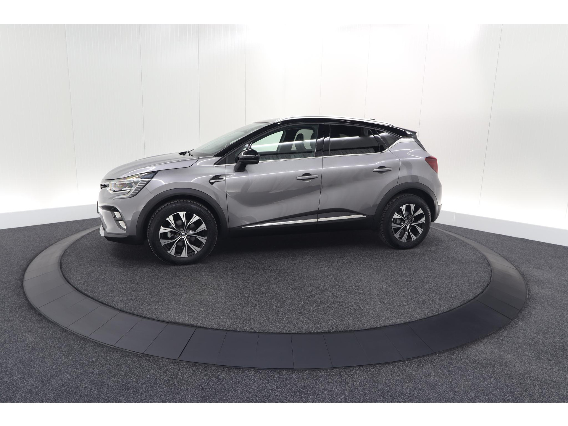 Renault Captur Mild Hybrid 140 EDC Techno | Camera | 9.3 Inch Scherm | Apple Carplay | Parkeersensoren | Allseason Banden | Stoelverwarming