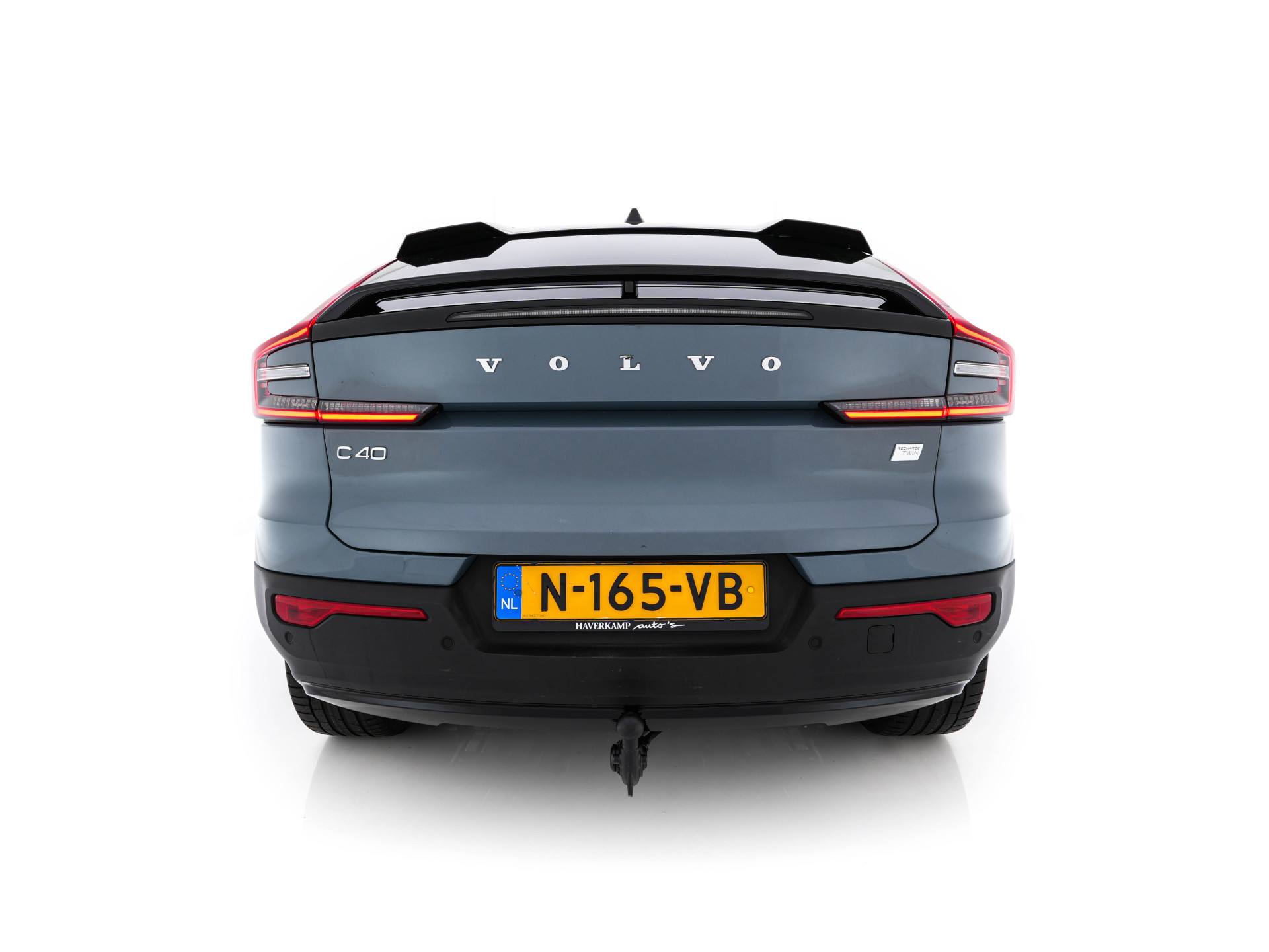 Volvo C40 Recharge Twin Intro Edition 78 kWh AWD [ 3-Fase ] {SOH-87%} (INCL-BTW) Aut. *HEATPUMP | PANO | LEATHER-ALCANTARA | DIGI-COCKPIT | FULL-LED | HARMAN/KARDON | TOPVIEW | NAVI-FULLMAP | ECC | PDC | KEYLESS | HEATED-SPORTSEATS | TOWBAR | PRIVACY-GLAS