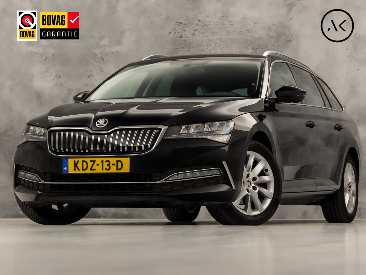 Škoda Superb Combi 1.4 TSI iV Business Sport 218Pk Automaat (VIRTUAL COCKPIT, APPLE CARPLAY, GROOT NAVI, CAMERA, STOELVERWARMING, SPORTSTOELEN, KEYLESS, ADAPTIVE CRUISE, GETINT GLAS, NIEUWSTAAT)