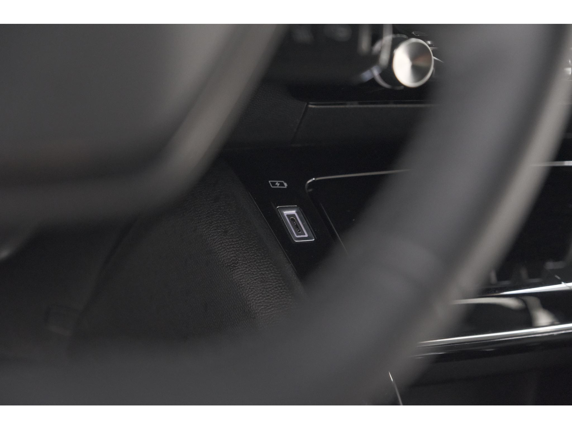 Peugeot 2008 PureTech 130 EAT8 Blue Lease Allure | Camera | Navigatie | Parkeersensoren | Apple Carplay