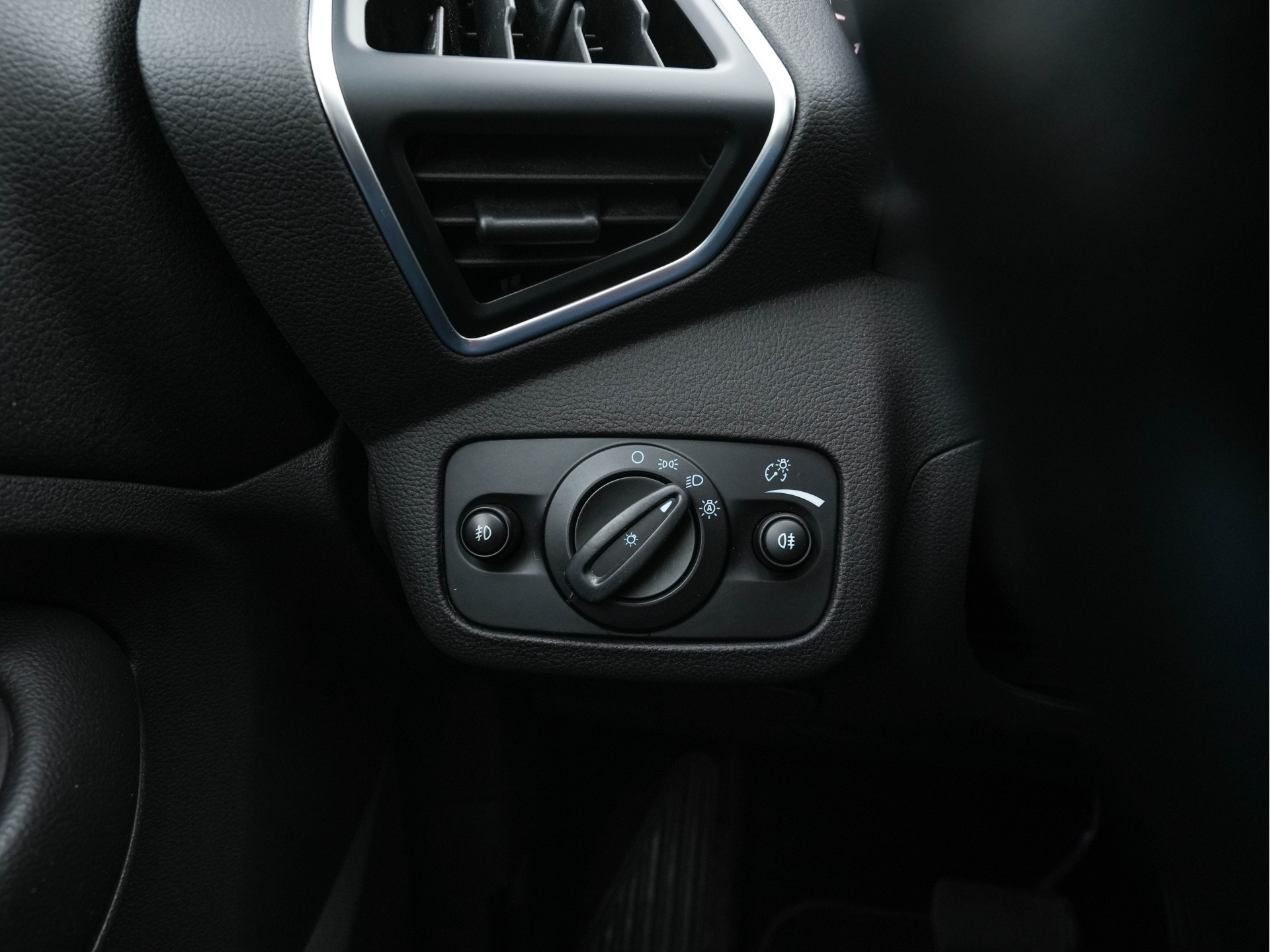 Ford Kuga 1.5 Titanium-Plus Styling-Pack AWD Aut.*LEATHER-FABRIC | XENON | SONY-AUDIO | BLIND-SPOT | KEYLESS | NAVI-FULLMAP | CAMERA | HEATED-SPORT-SEATS | ECC | LANE-ASSIST | PDC | CRUISE | TOWBAR | 19''ALU*