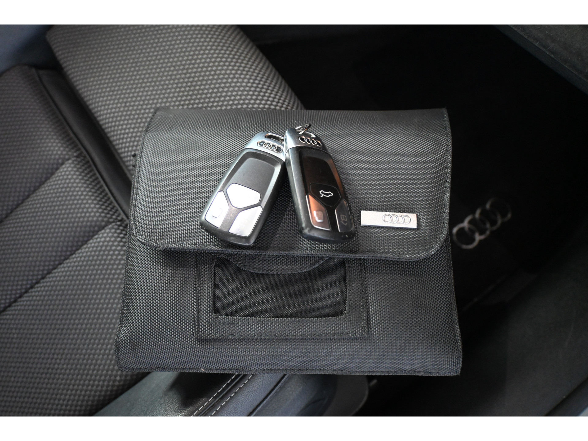 Audi A5 Coupé 2.0 TFSI Quattro Sport S-line Clima Panoramadak LED Adaptieve cruise B&O Navigatie 100% Onderhouden Inruil mogelijk