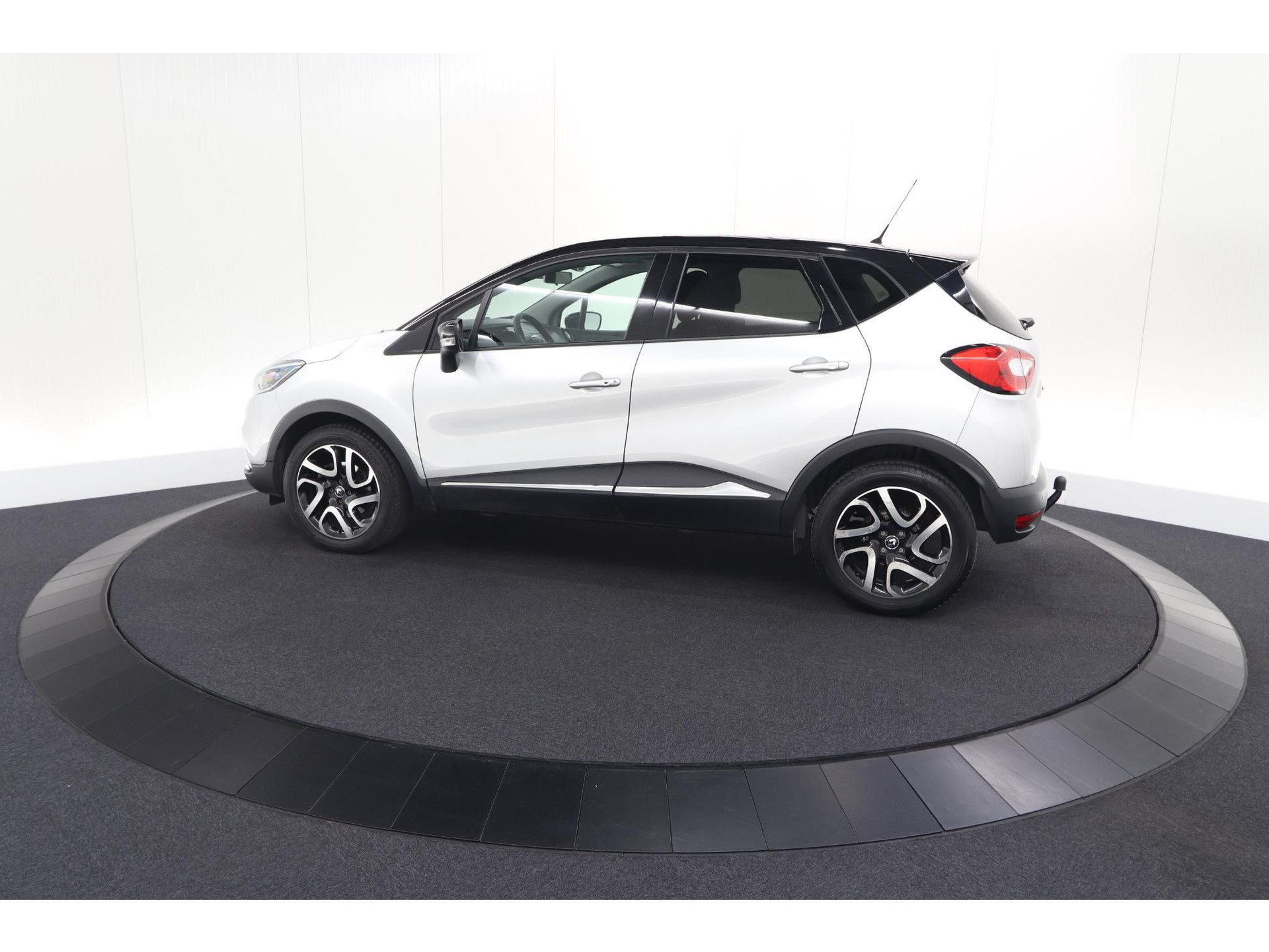 Renault Captur TCe 120 EDC Dynamique | Trekhaak | Camera | Climate Control | Navigatie