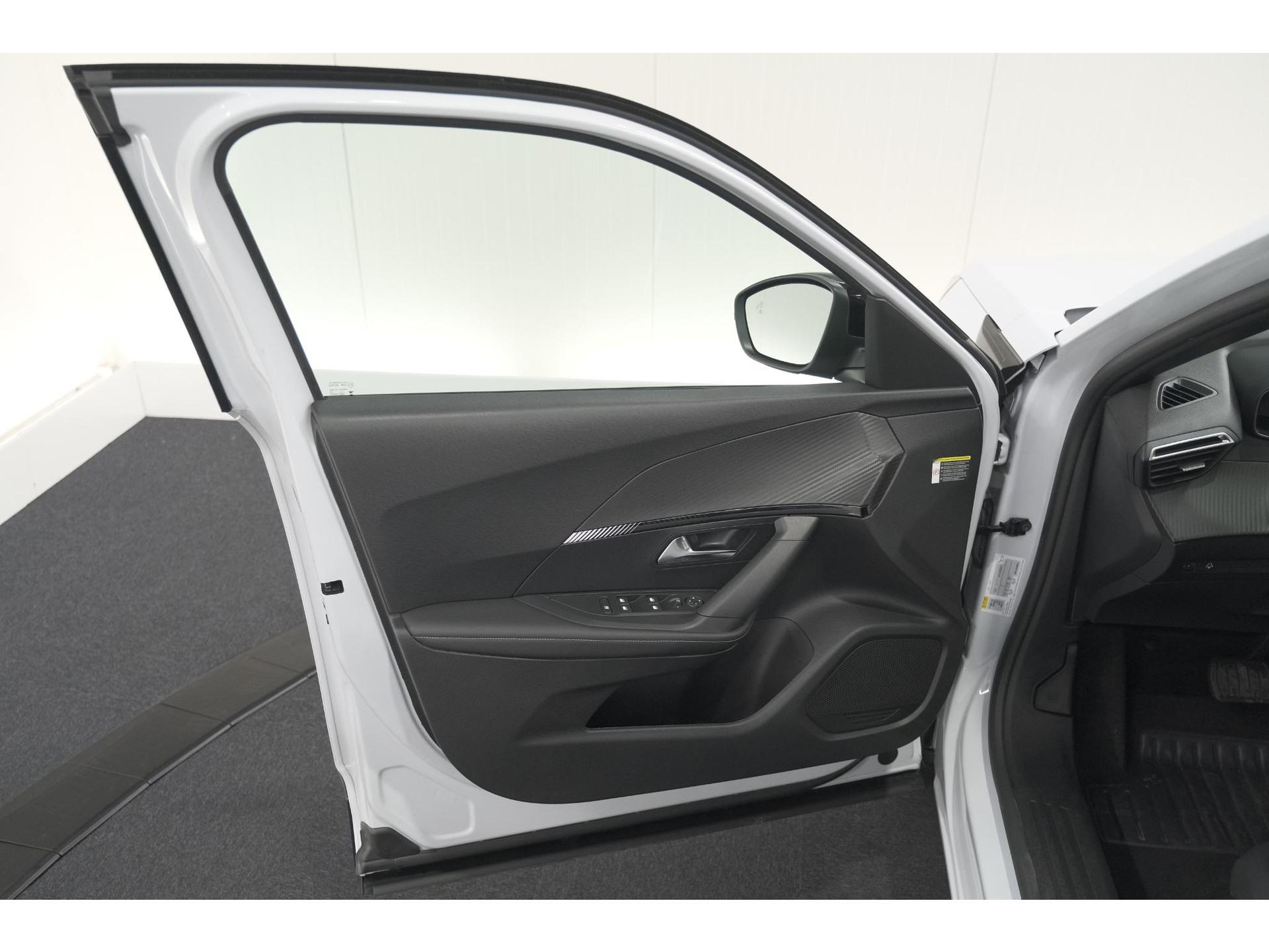 Peugeot 2008 Hybrid 145 e-DCS6 Allure | 360 Camera | Adaptieve Cruise Control | Dodehoekdetectie