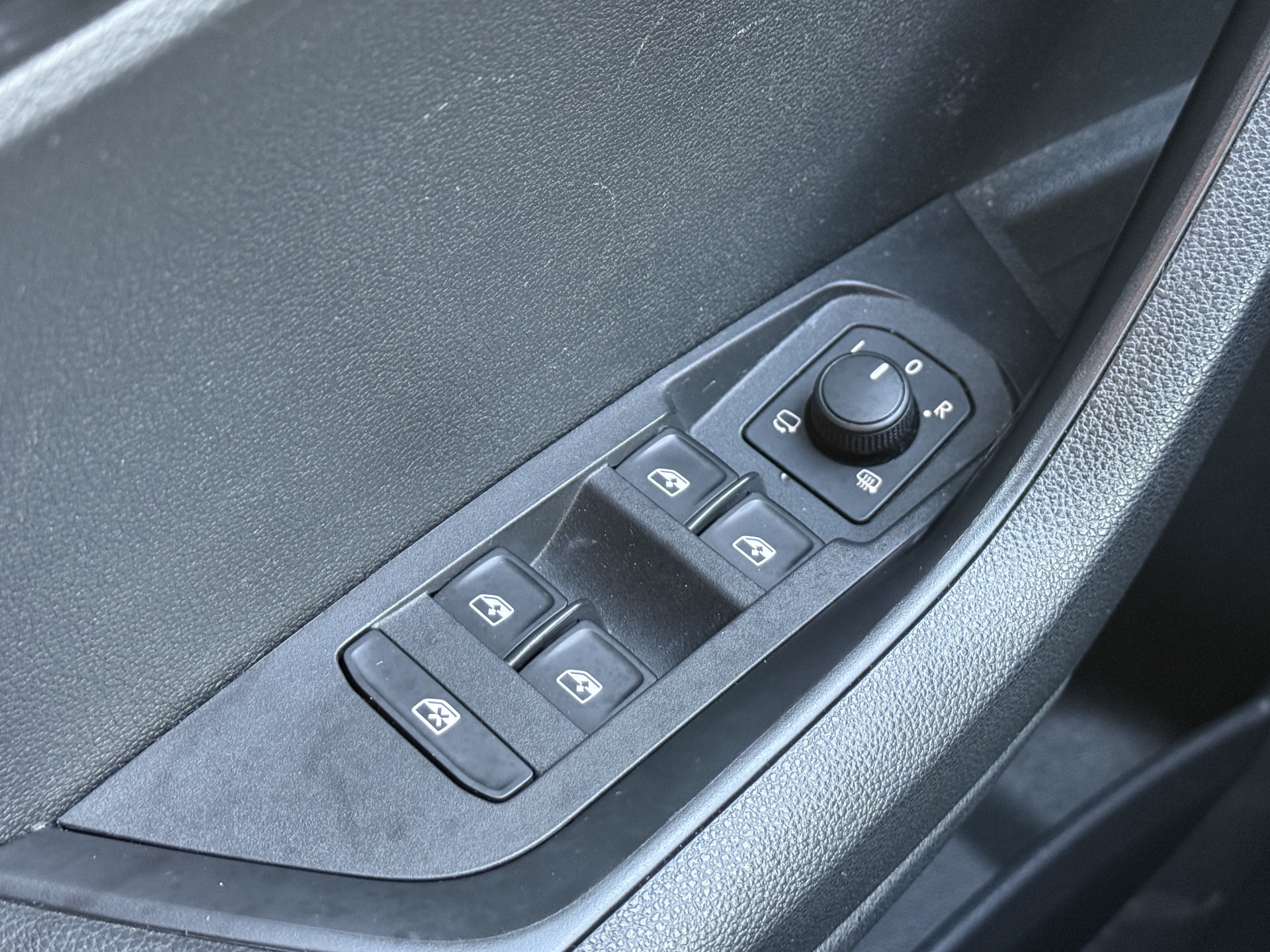 ŠKODA Karoq 1.0 TSI Style | Keyless | Apple carplay | Stoelverwarming