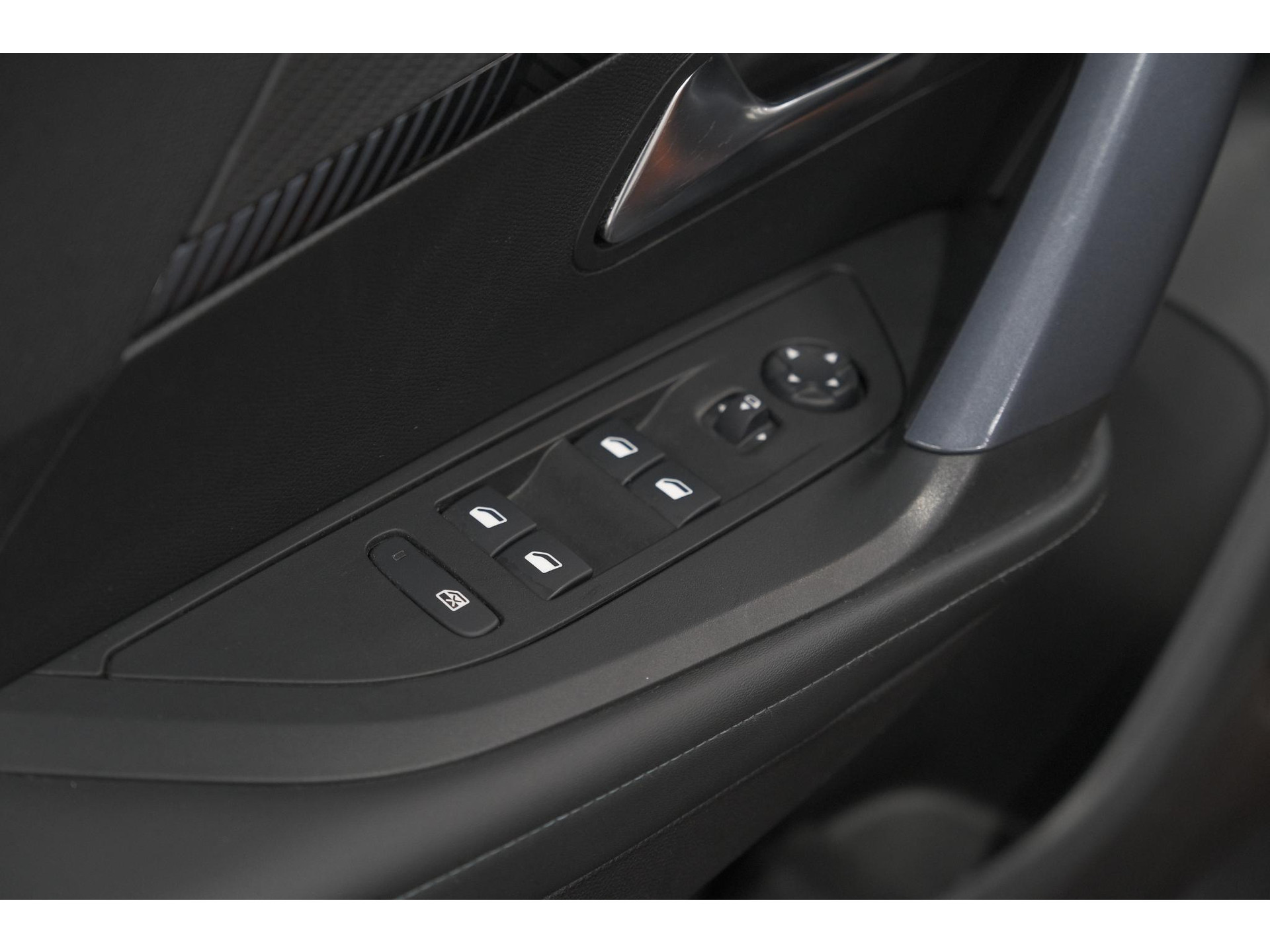 Peugeot 2008 PureTech 130 Allure Pack | Trekhaak | Adaptieve Cruise Control | Camera | Stoelverwarming