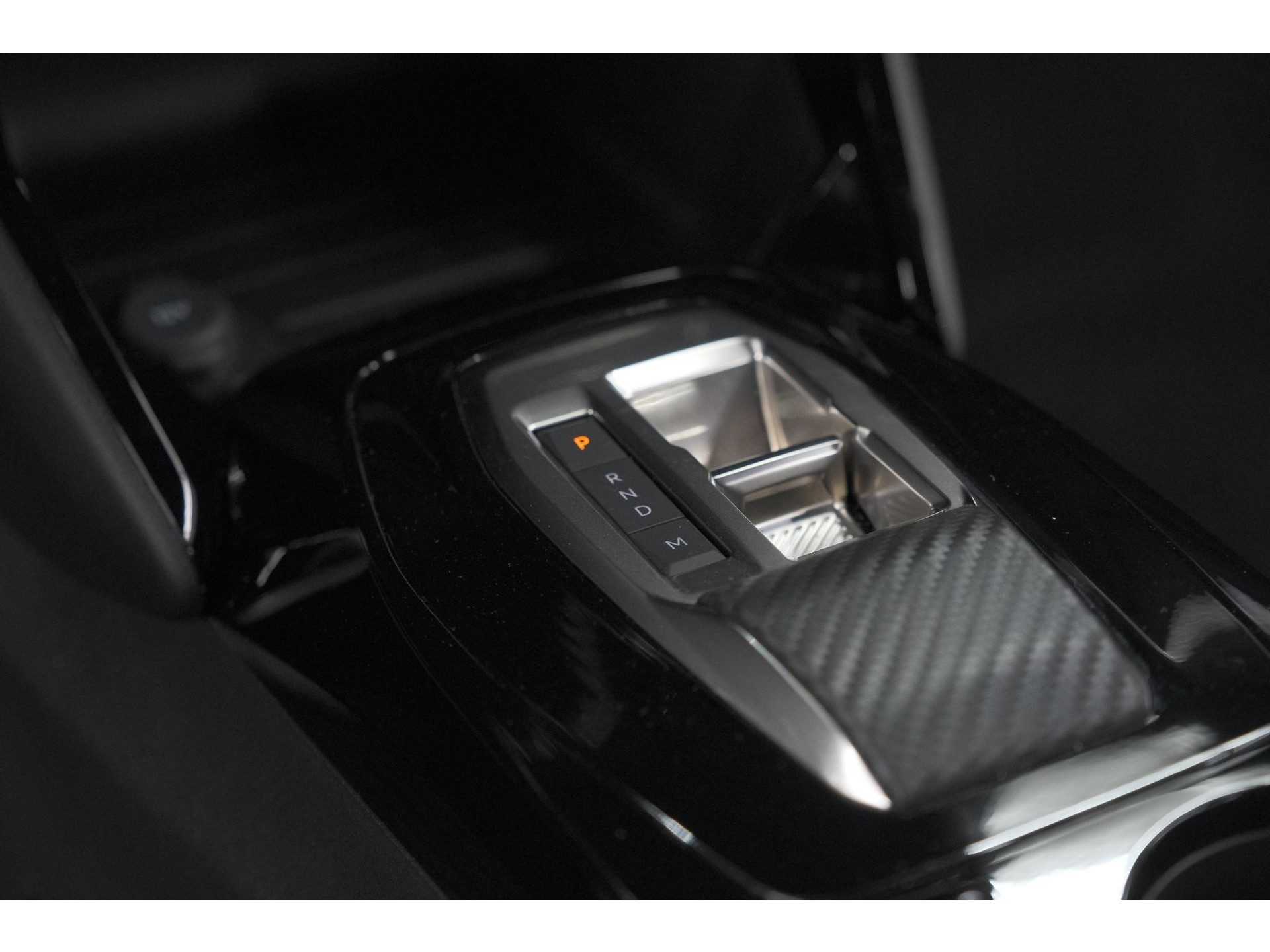 Peugeot 2008 1.2 Hybrid 145 Allure | 360 Camera | Adaptieve Cruise Control | Dodehoekdetectie | Apple Carplay