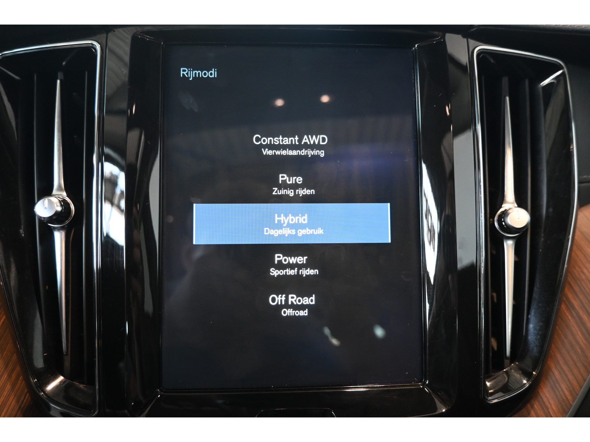 Volvo XC60 2.0 T8 Twin Engine AWD Inscription Harman/Kardon Navigatie Panoramadak Carplay Goed Onderhouden! Inruil Mogelijk!