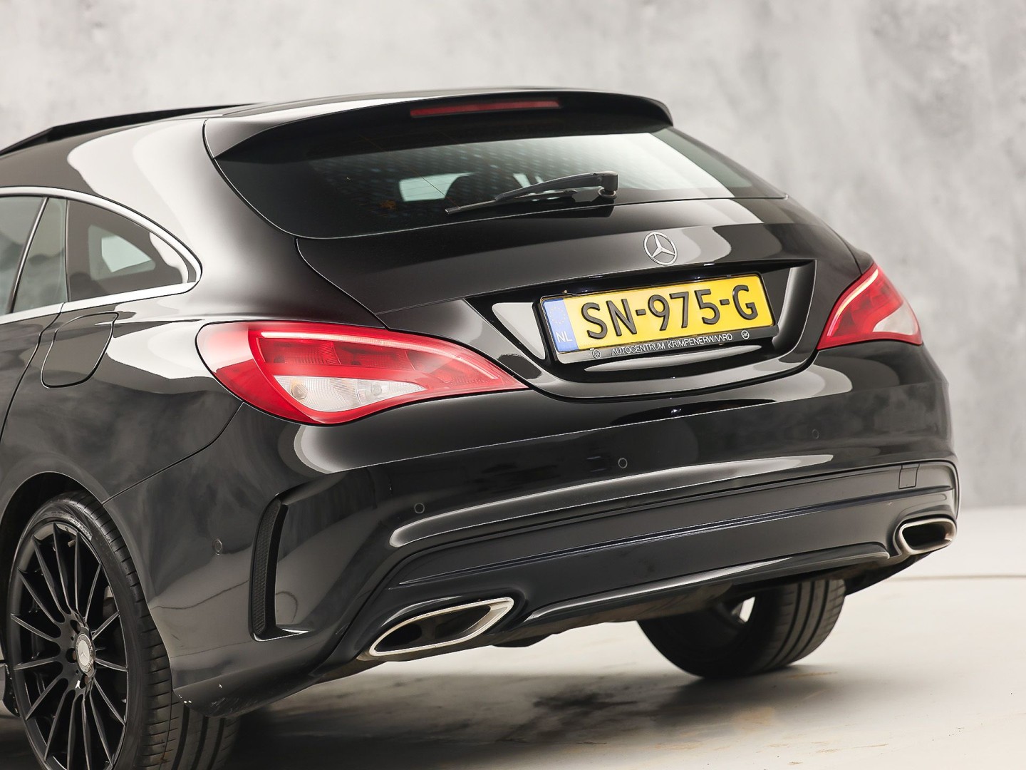 Mercedes-Benz CLA-Klasse 200 AMG Sport 156Pk Automaat (PANORAMADAK, GROOT NAVI, LEDER, STOELVERWARMING, SPORTSTOELEN, PARKEERSENSOREN, CRUISE, NIEUWSTAAT)