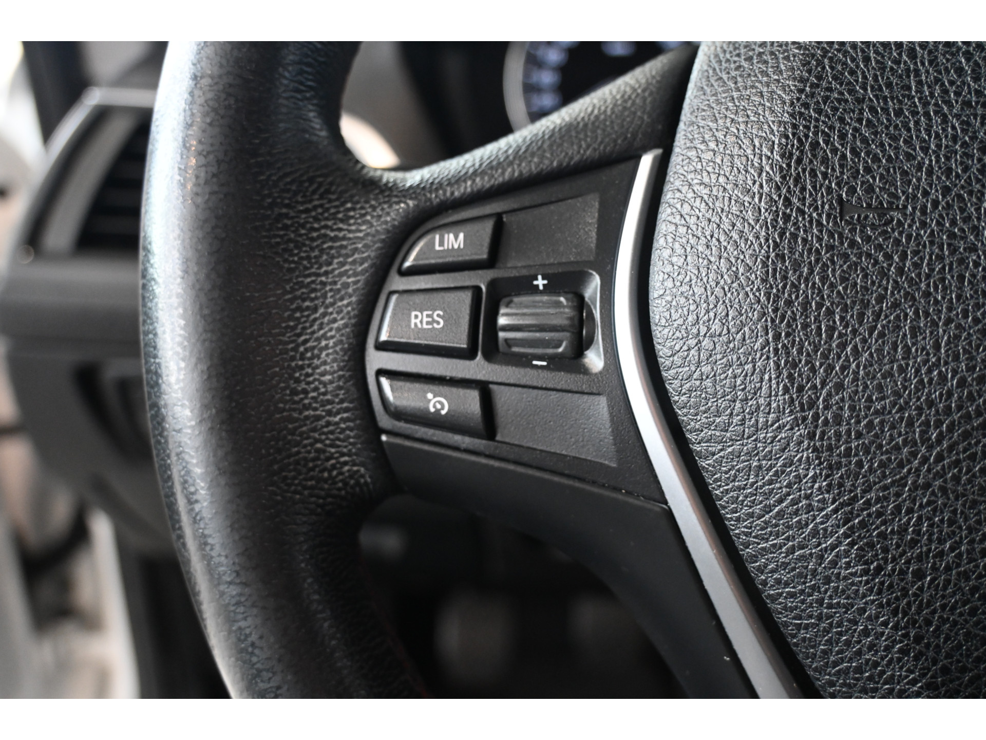 BMW 1-serie 116i Sport Cima Navigatie Pdc Cruise Control LED Stoelverwarming Inruil Mogelijk!