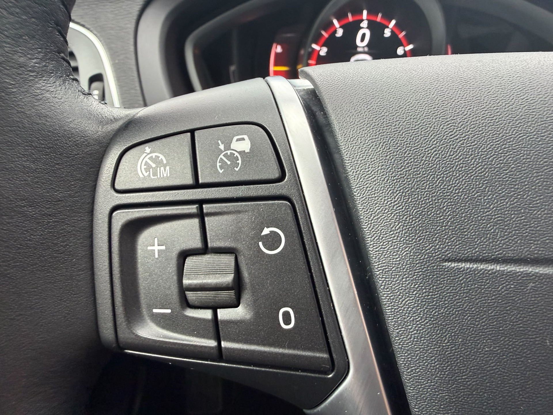 Volvo V40 Cross Country 1.5 T3 Summum | 2E EIGENAAR | 3/6 of 12 MND GARANTIE | PANO DAK | CAMERA | NAVI | MEMORY |