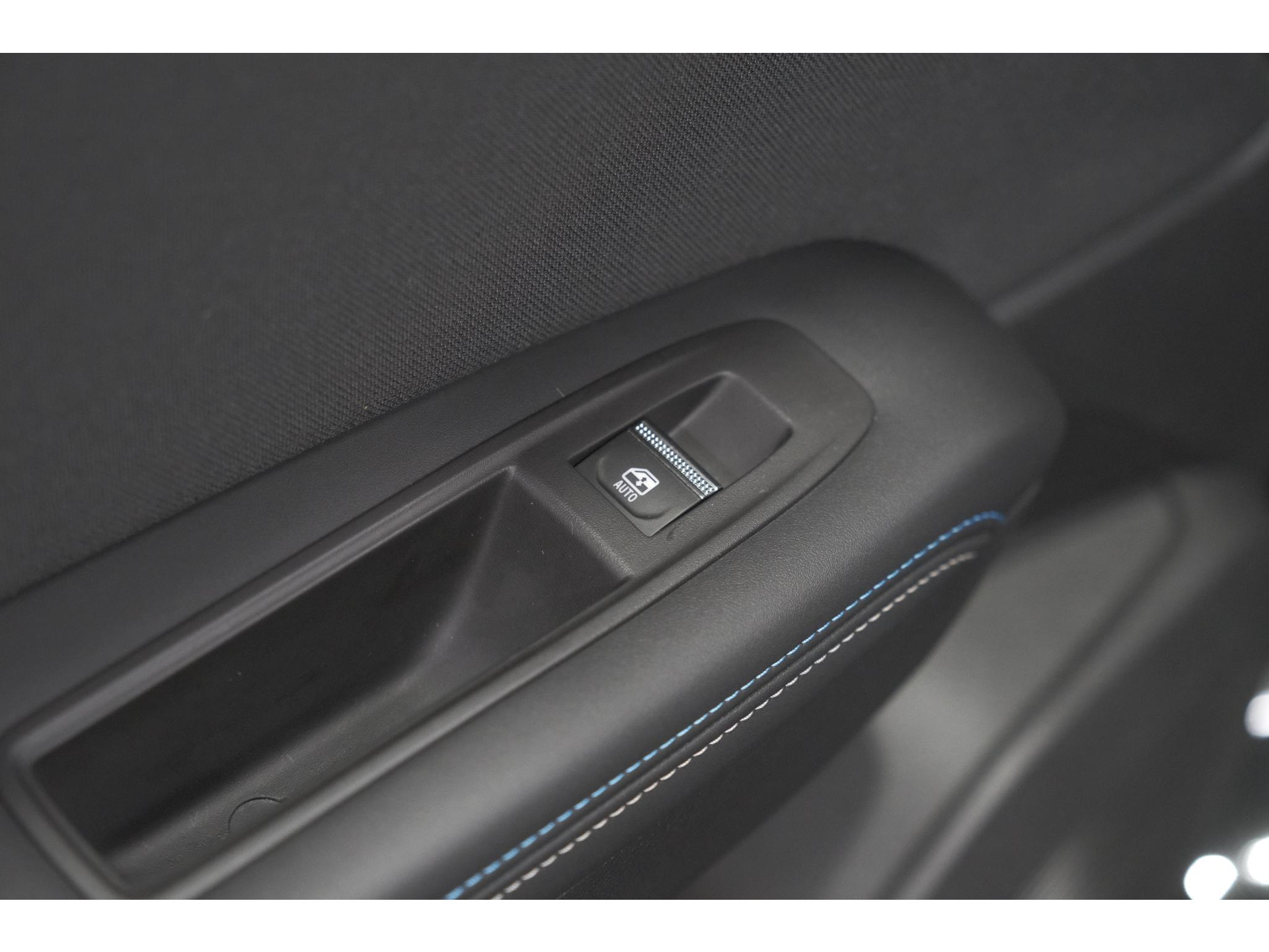 Renault Captur 1.8 E-Tech full hybrid 160 Esprit Alpine | 360 Camera | Adaptieve Cruise Control | Dodehoekdetectie | Stuurwielverwarming