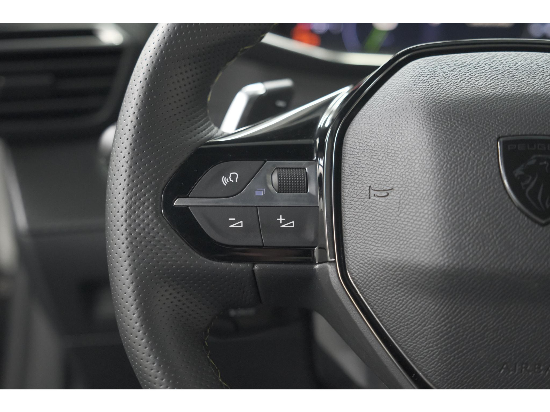 Peugeot 2008 PureTech 130 EAT8 GT | Camera | Parkeersensoren | Apple Carplay