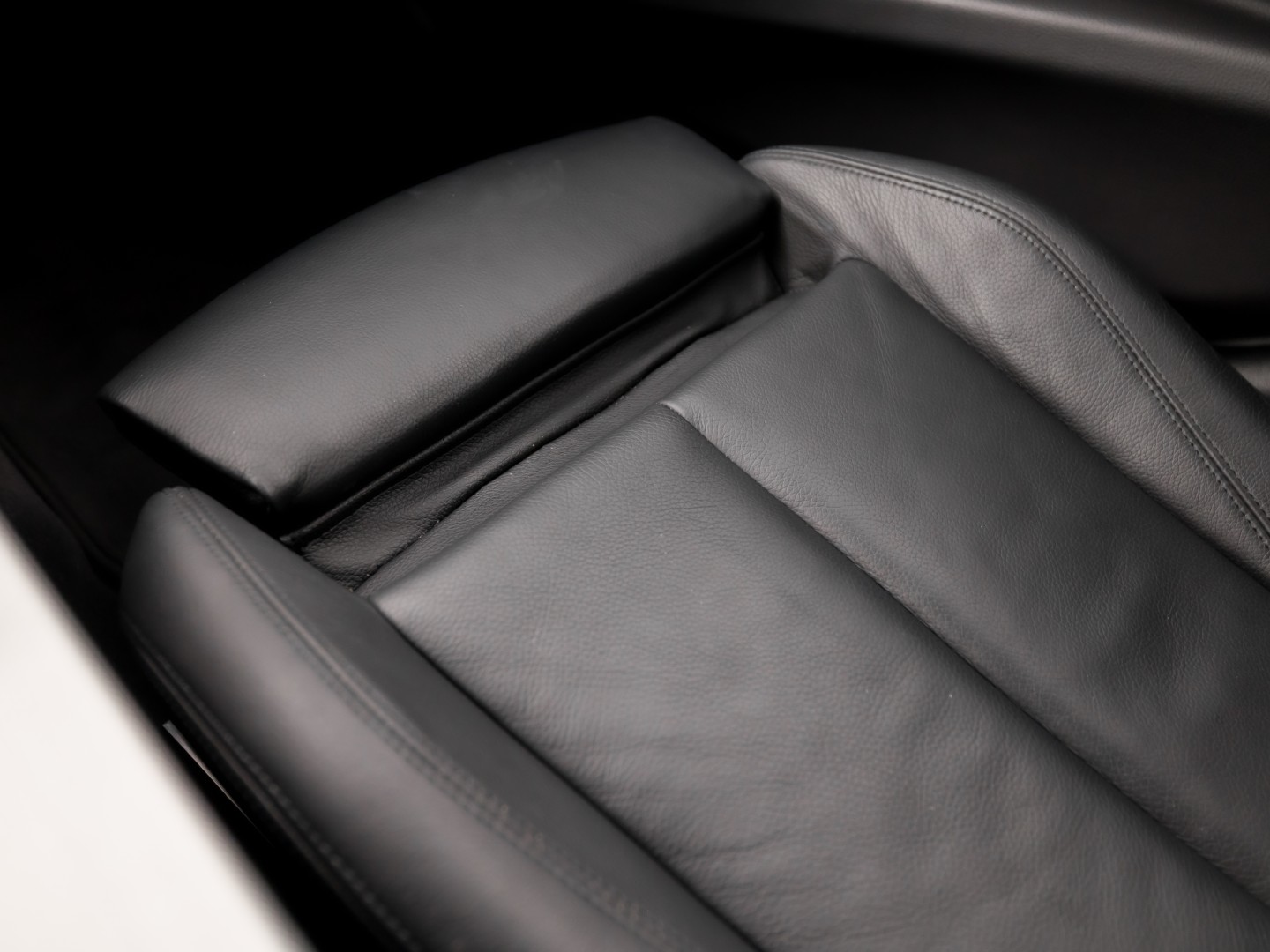 BMW 3 Serie 320i M Sport High Executive 184Pk Automaat (GROOT NAVI, DEALER ONDERHOUDEN, CLIMATE, LEDER, STOELVERWARMING, SPORTSTOELEN, PARKEERSENSOREN, GETINT GLAS, NIEUWSTAAT)