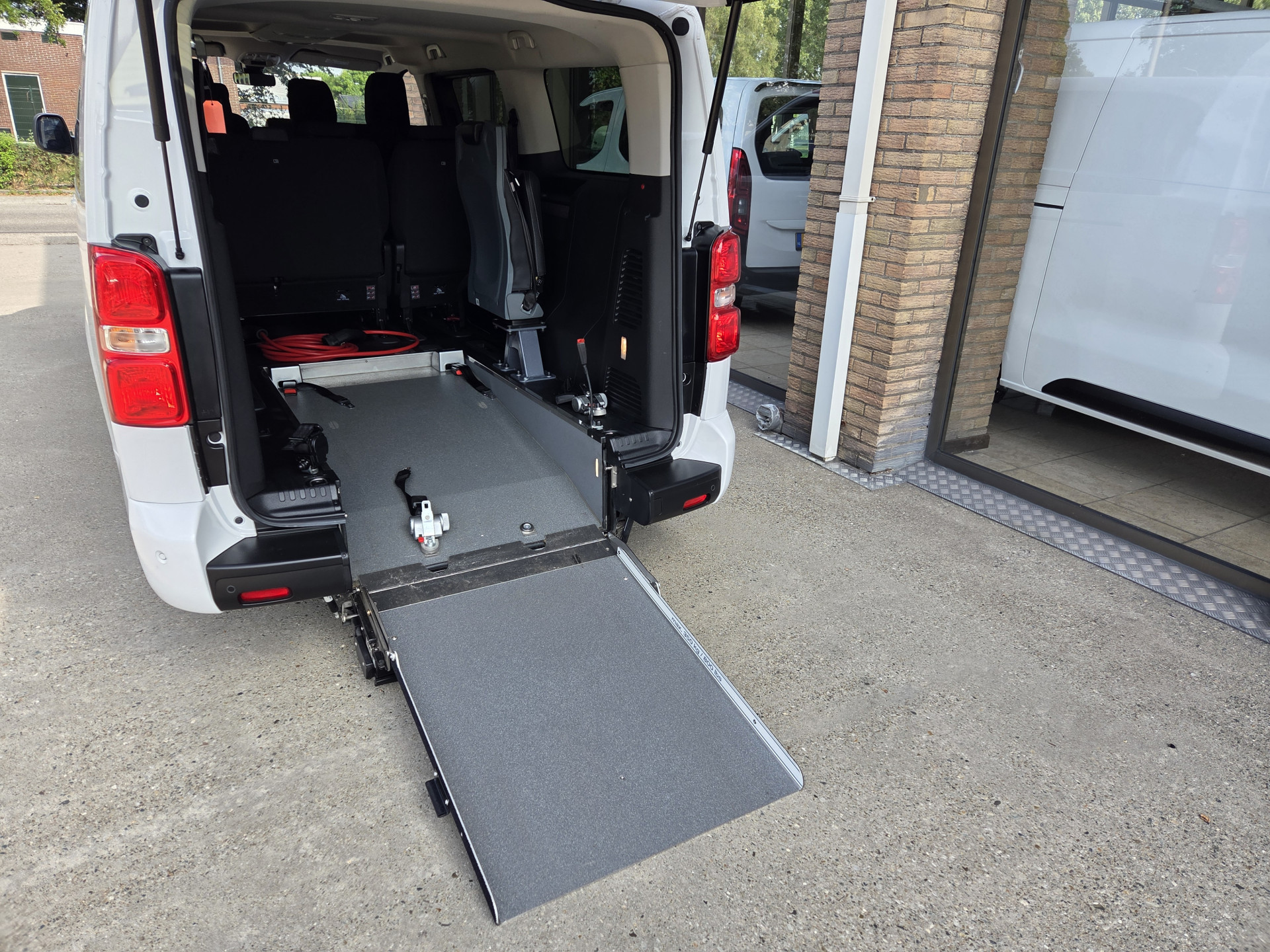 Citroën ë-SpaceTourer XL L3 75kWh Rolstoelauto / Rolstoelbus 7-Persoons met Bodemverlaging