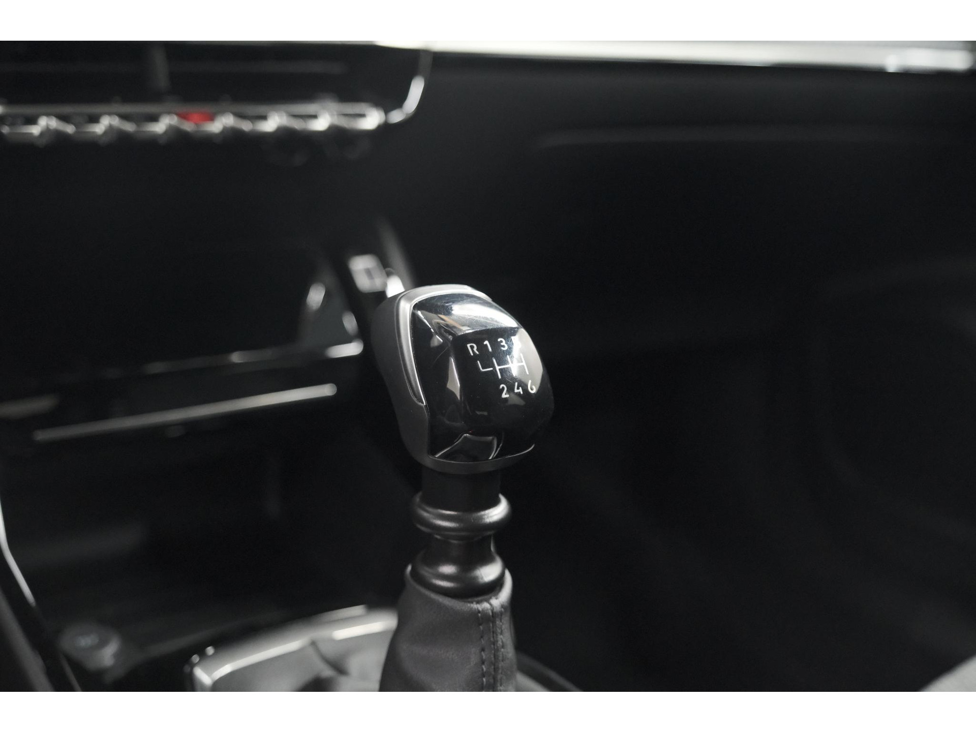 Peugeot 2008 PureTech 100 Allure | 360 Camera | Dodehoekdetectie | Navigatie | Apple Carplay