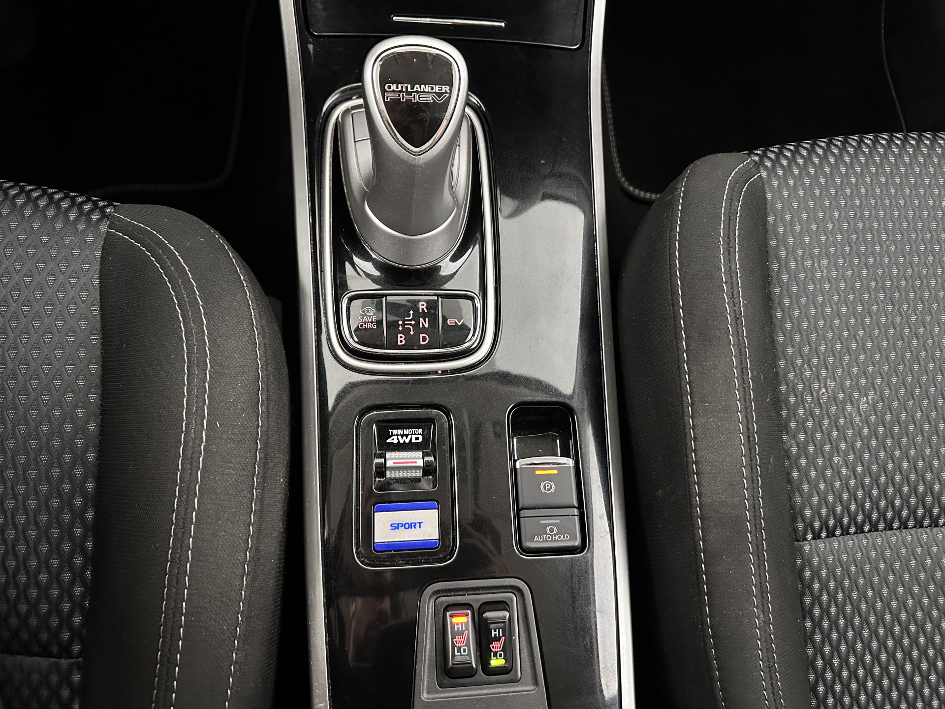 Mitsubishi Outlander 2.4 PHEV Pure (Plug-In) (INCL-BTW)  Aut *FULL-LED | KEYLESS | CAMERA | HEATED-COMFORTSEATS | ECC | SHIFTPADDLES | PDC | CRUISE | CARPLAY | PRIVACY-GLASS | DAB | TOWBAR | 16''ALU*