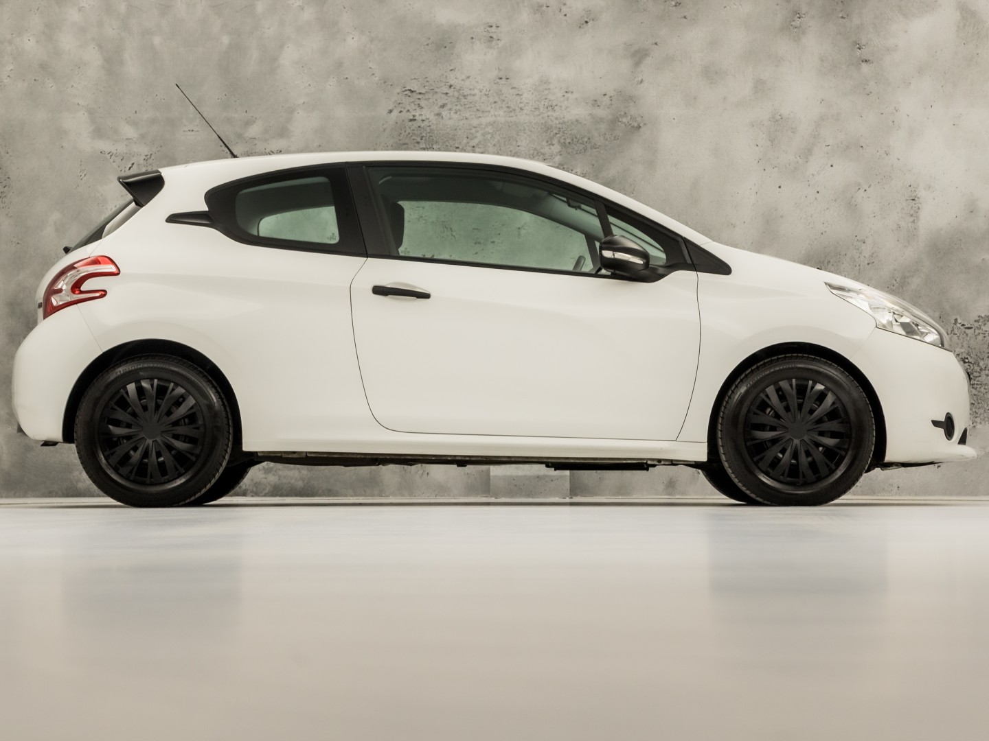 Peugeot 208 1.0 VTi Sport (SCHERM, BLUETOOTH, ELEK RAMEN, SPORTSTOELEN, CRUISE, NIEUWE APK, NIEUWSTAAT)