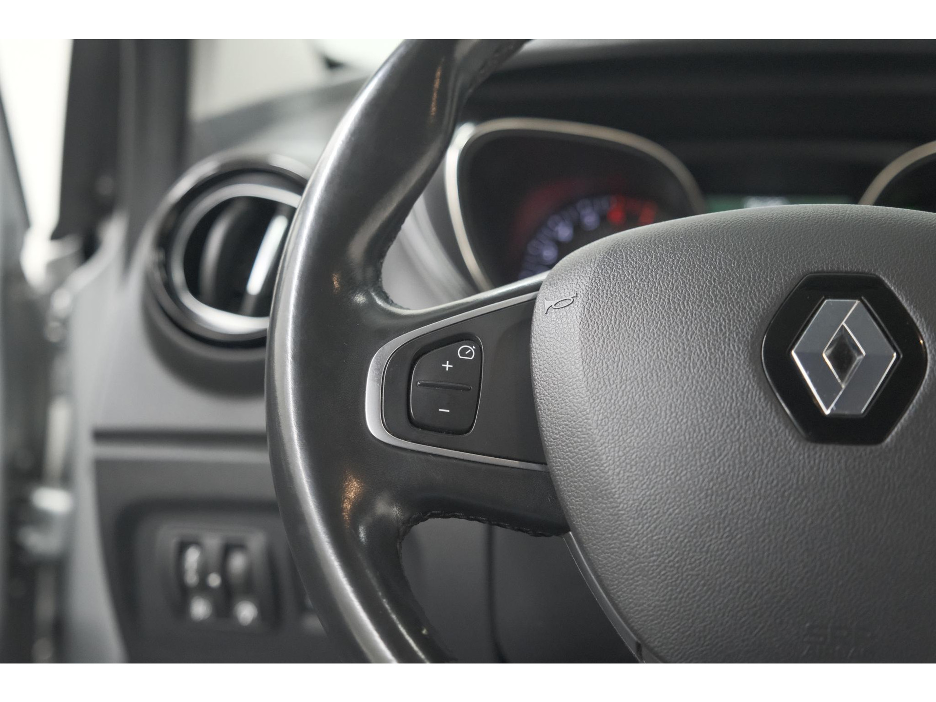 Renault Captur TCe 150 EDC Intens | Trekhaak | Navigatie | Parkeersensoren