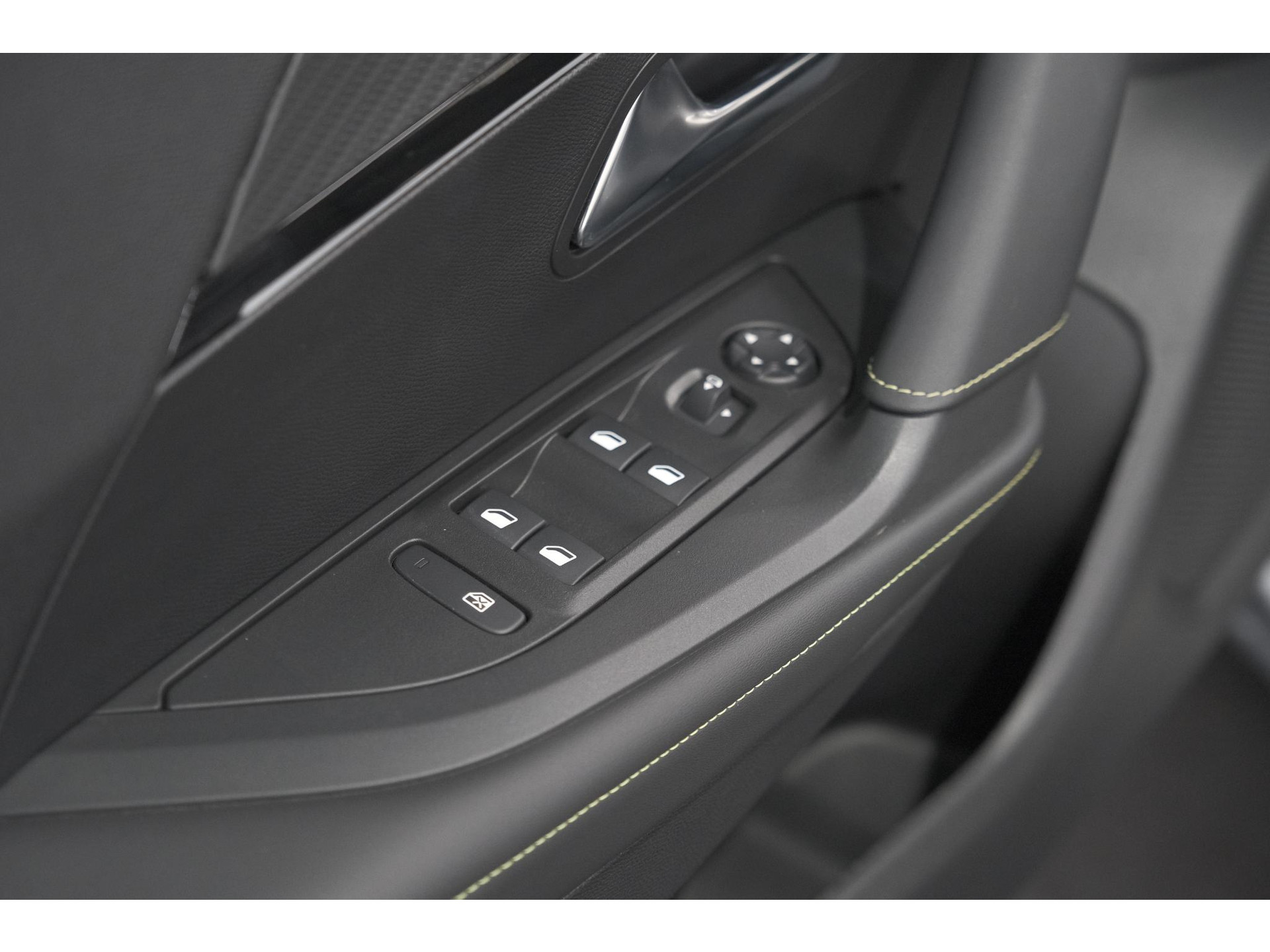 Peugeot e-2008 EV GT 50 kWh | 3 Fase | 360 Camera | Adaptieve Cruise Control | Dodehoekdetectie