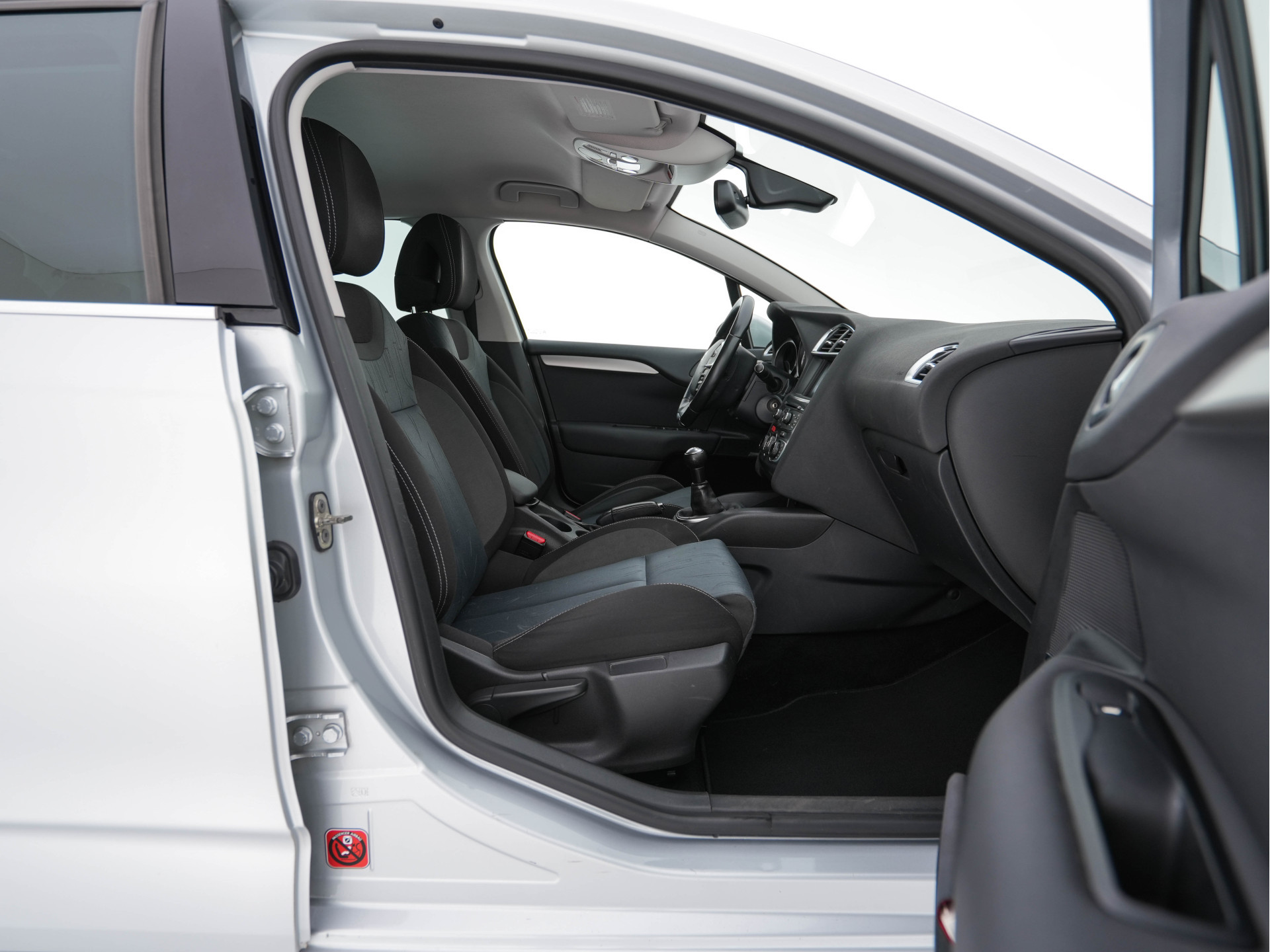 Citroën C4 1.6 HDi Ligne Business *NAVI-FULLMAP | ECC | PDC | CRUISE | TOWBAR | COMFORT-SEATS | PRIVACY-GLASS | 16''ALU*